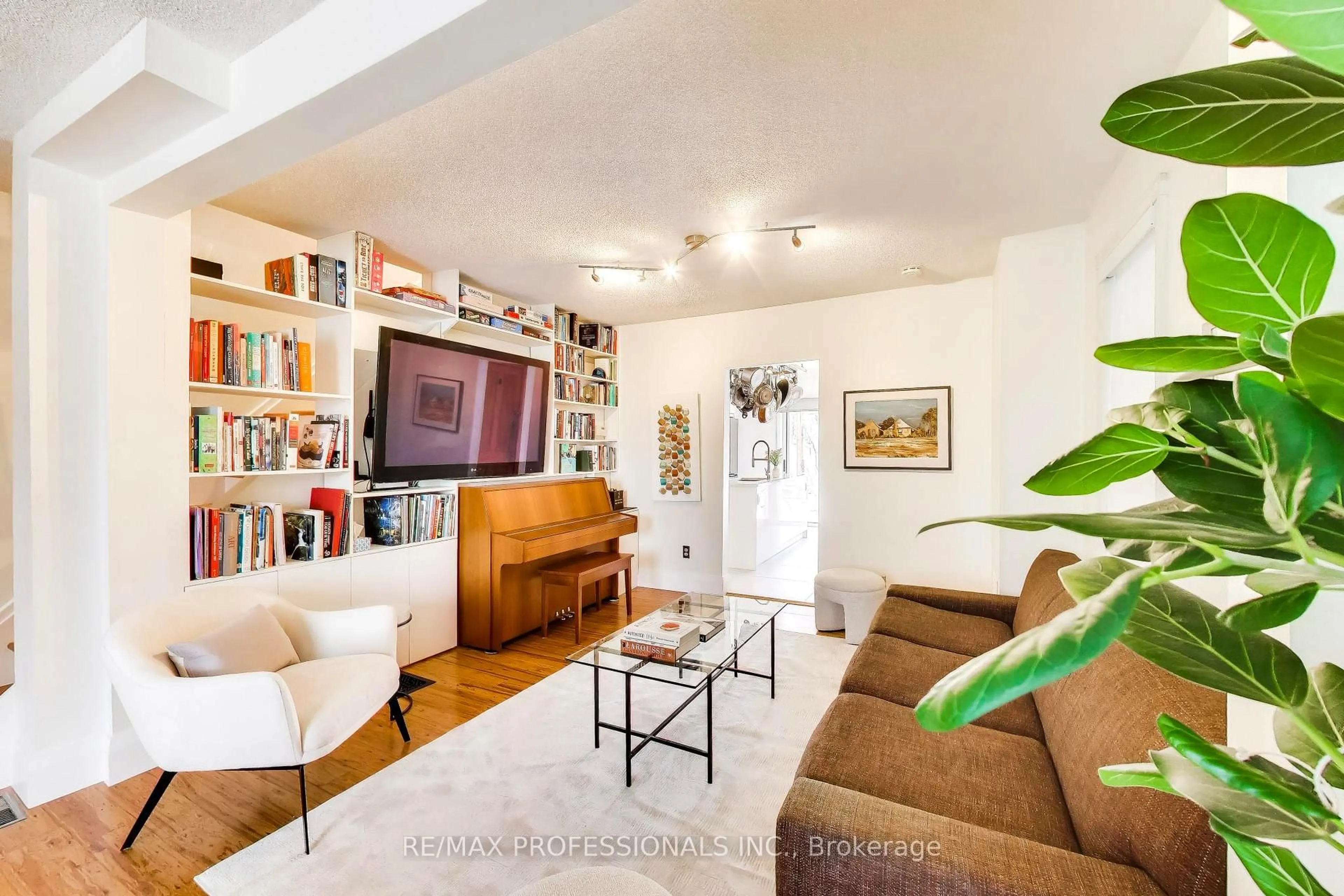 Living room with furniture, unknown for 41 Windermere Ave, Toronto Ontario M6S 3J3