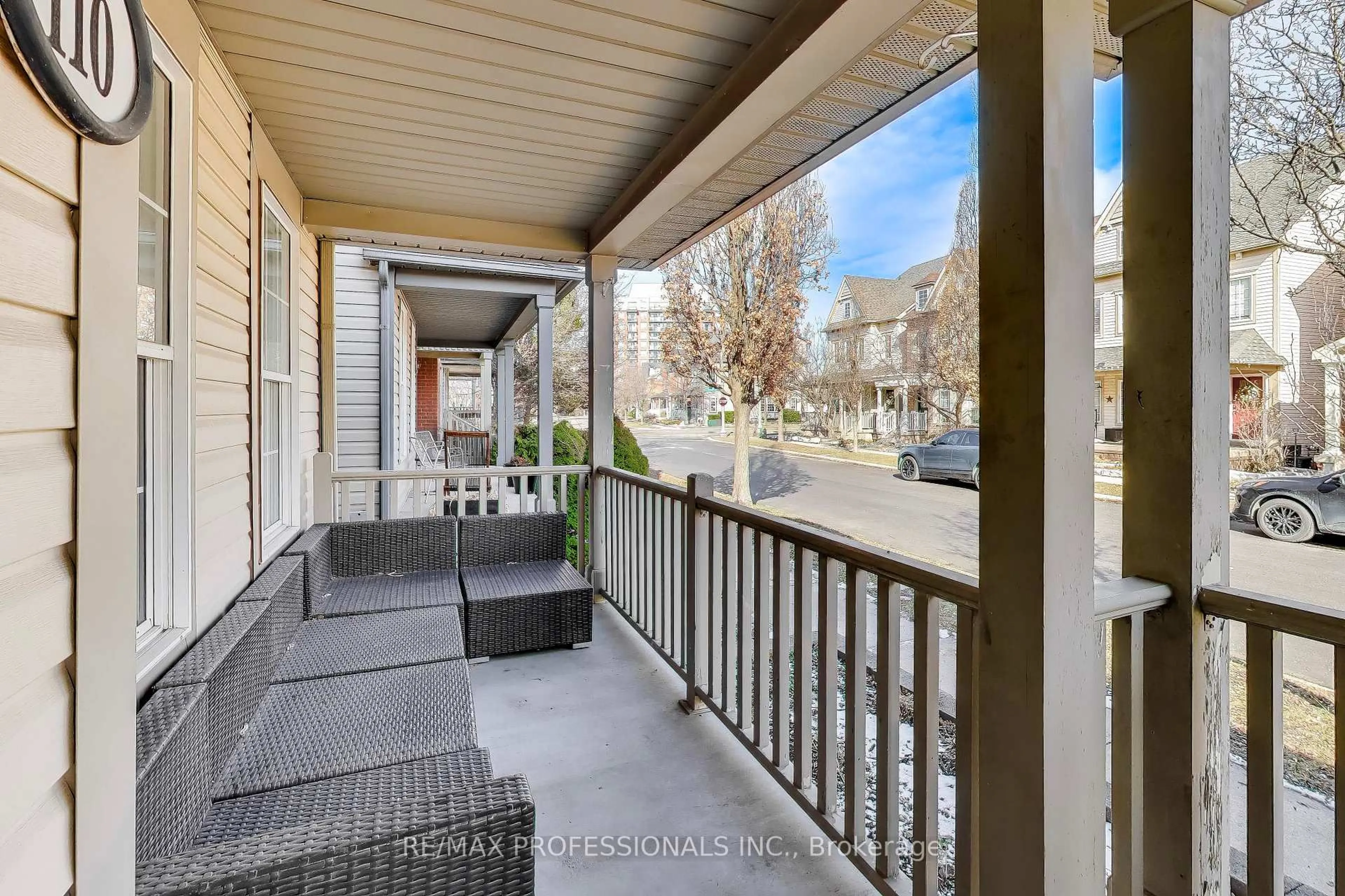 Patio, street for 110 Littlewood Dr, Oakville Ontario L6H 6V2