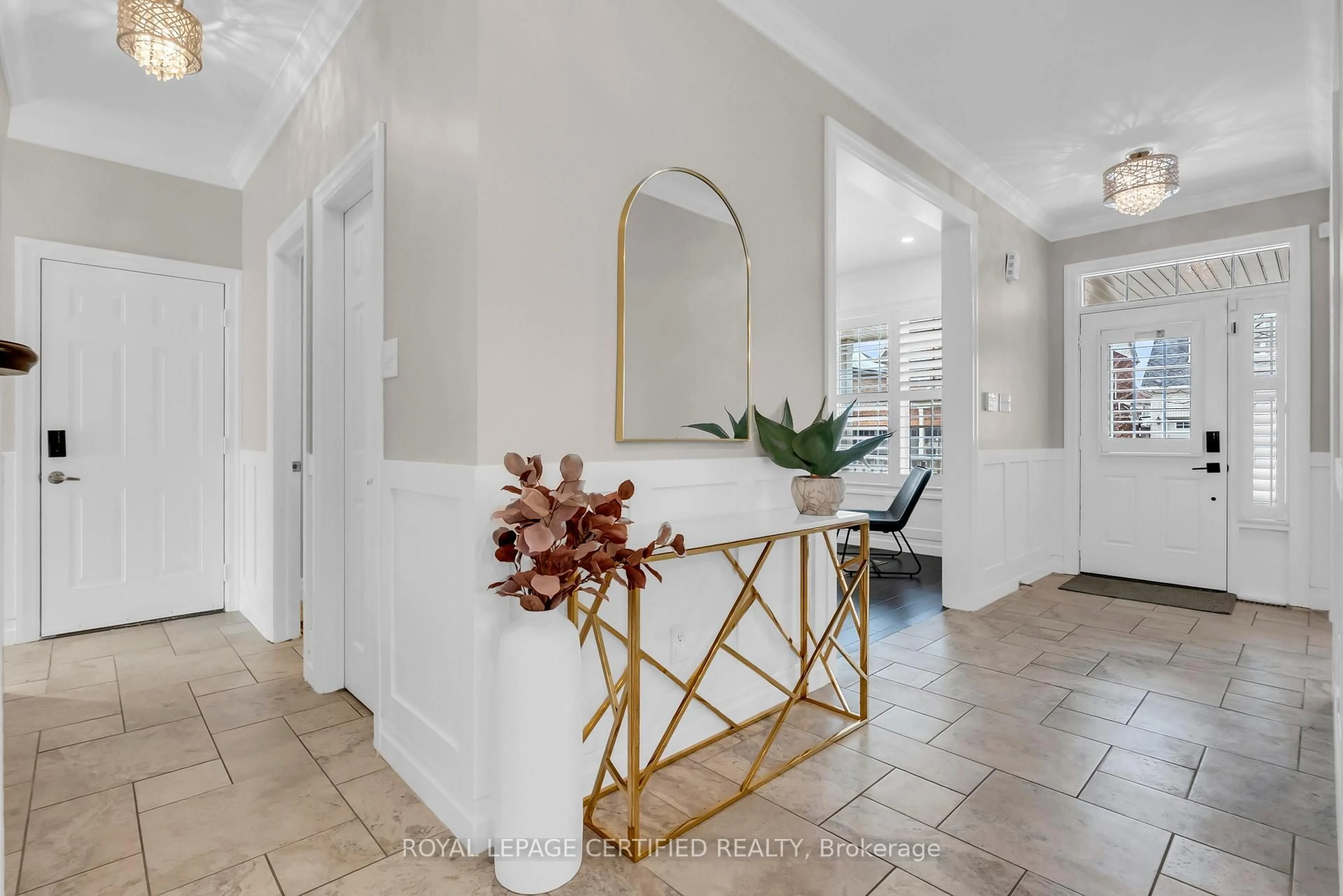 Indoor entryway for 1211 Winter Cres, Milton Ontario L9T 6V8