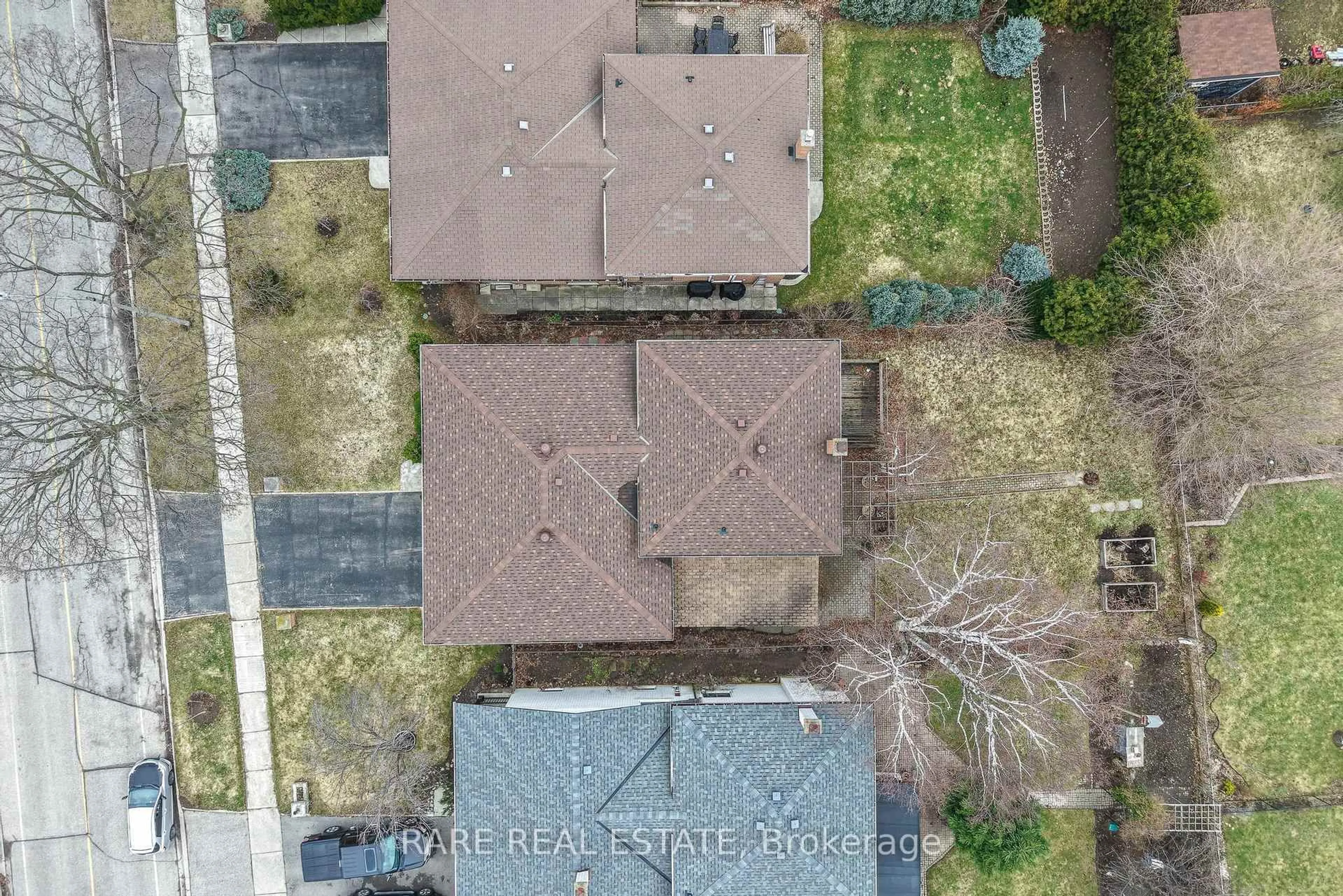 A pic from outside/outdoor area/front of a property/back of a property/a pic from drone, street for 2348 Denise Rd, Mississauga Ontario L4X 1J4