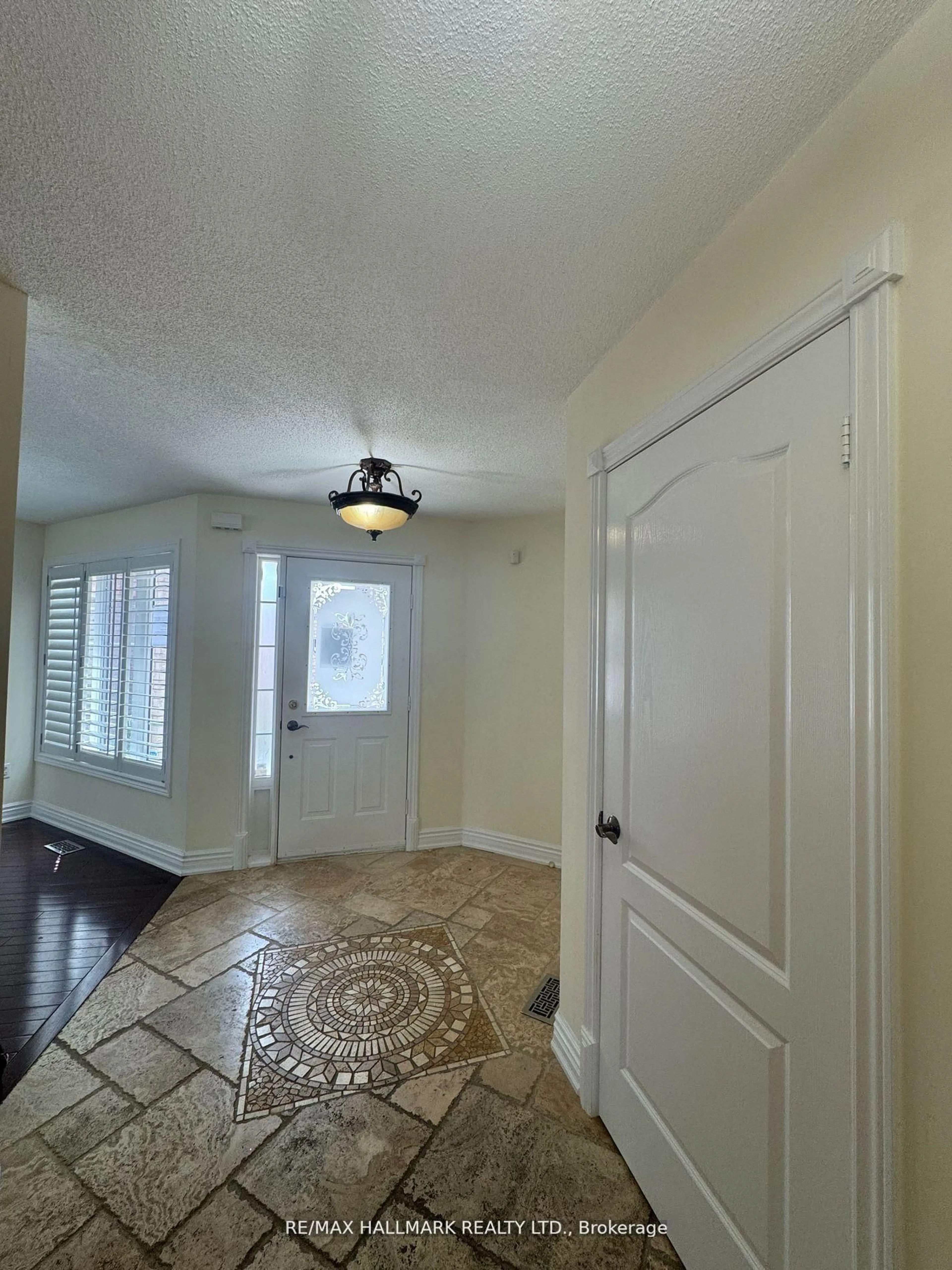 Indoor entryway for 203 Landsbridge St, Caledon Ontario L7E 2J6