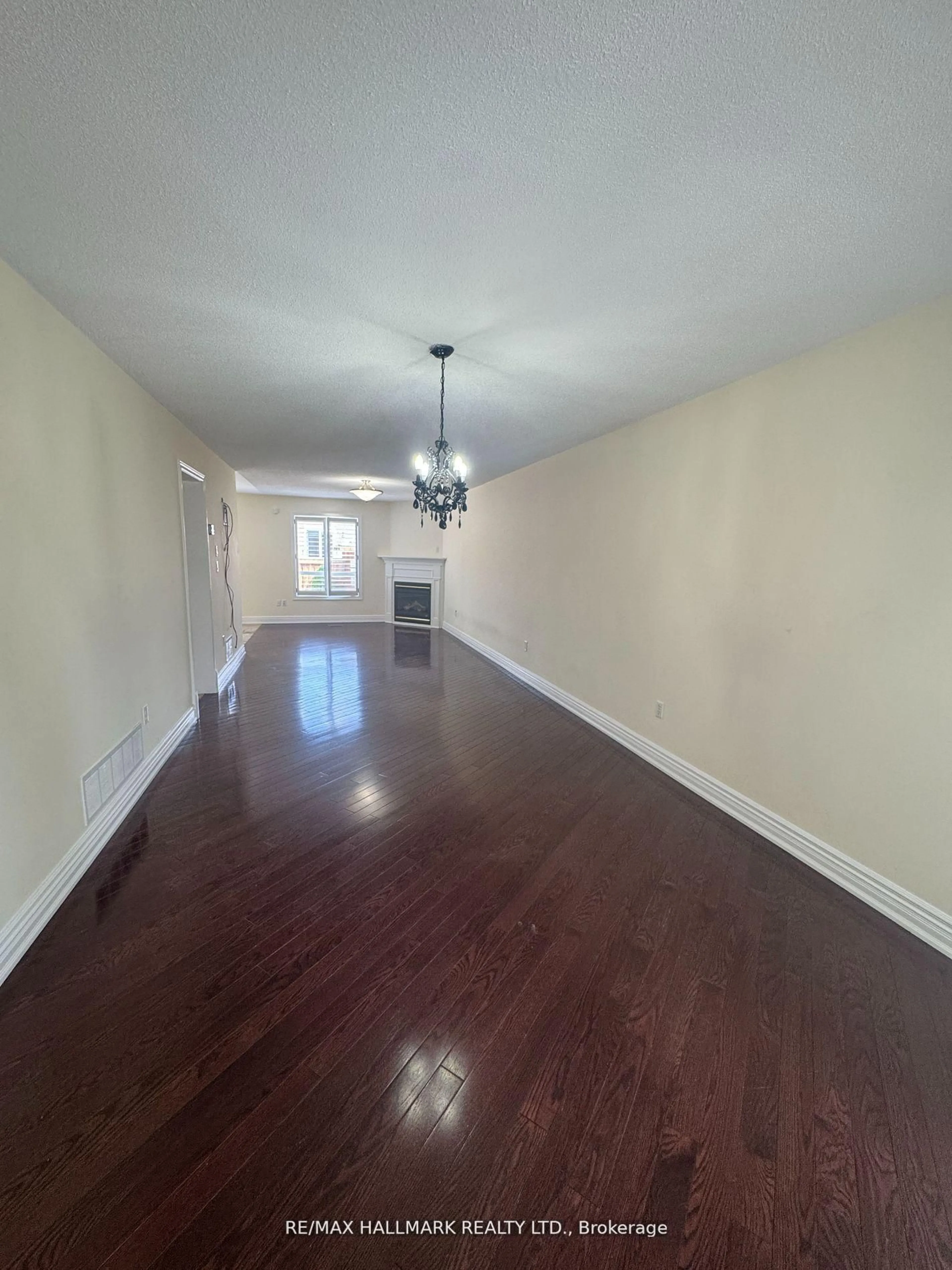 A pic of a room for 203 Landsbridge St, Caledon Ontario L7E 2J6