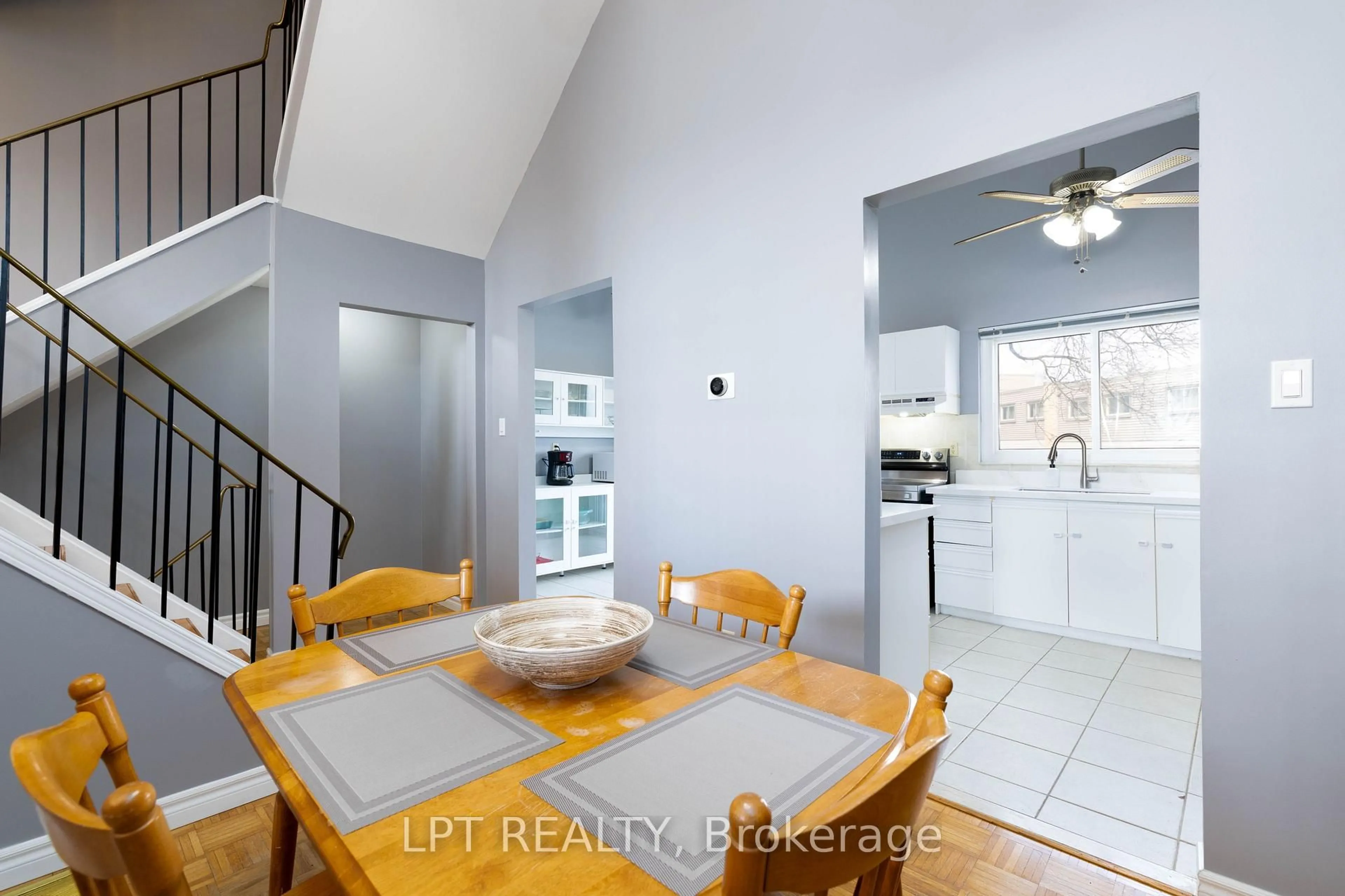 Open concept kitchen, ceramic/tile floor for 2315 Bromsgrove Rd #117, Mississauga Ontario L5J 4A6