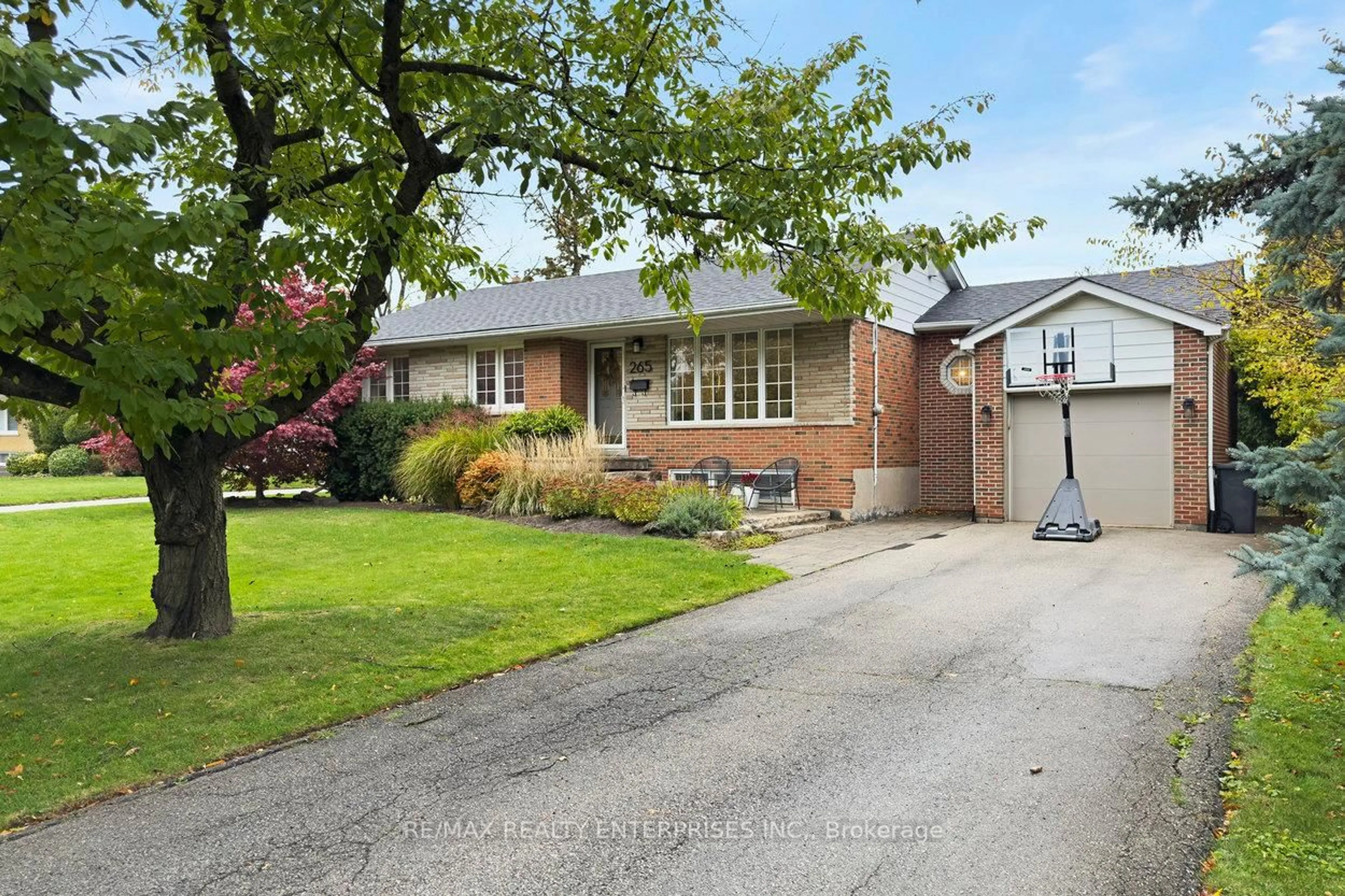 Home with brick exterior material, street for 265 Snowden Rd, Oakville Ontario L6L 3X6