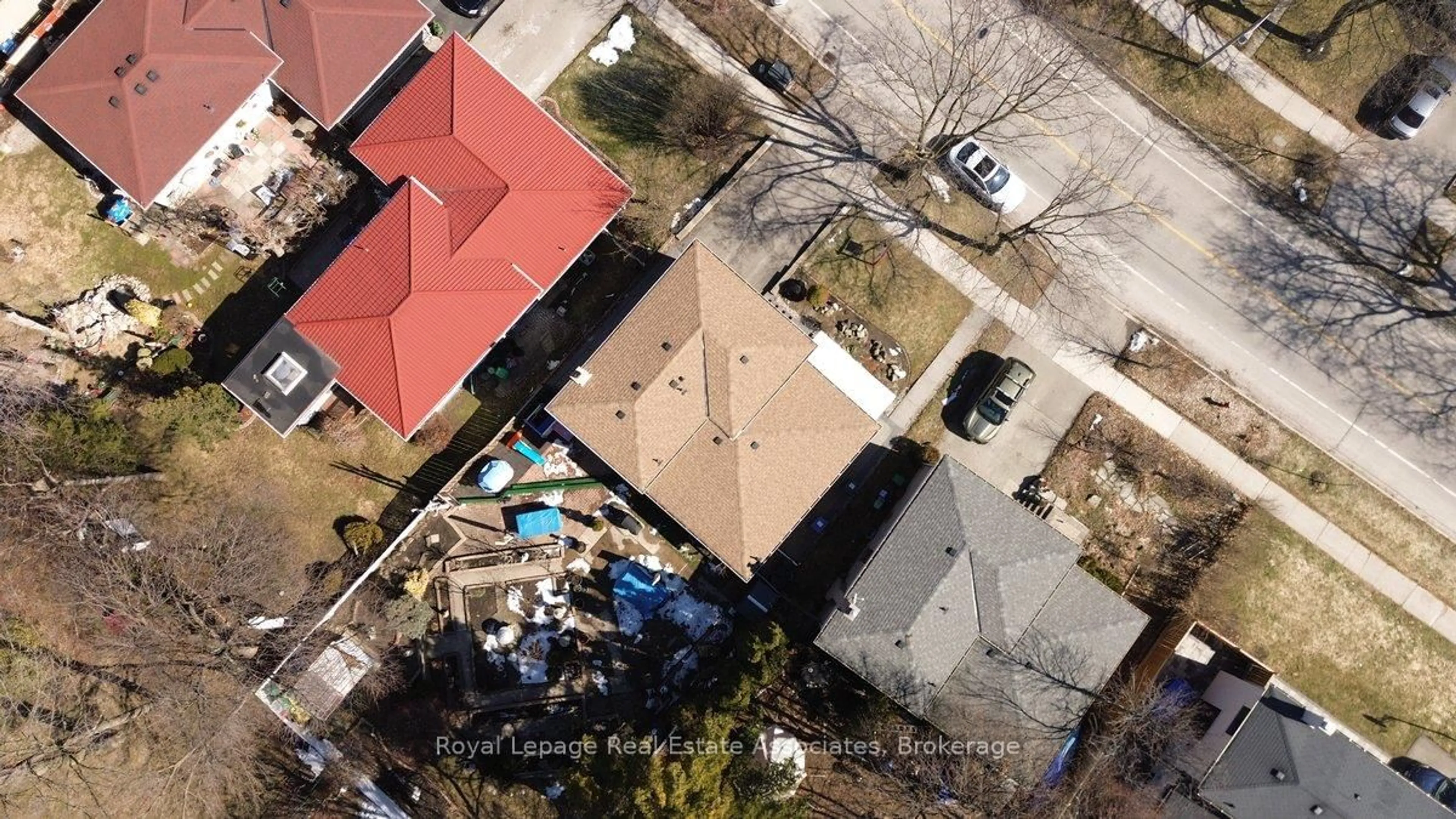 A pic from outside/outdoor area/front of a property/back of a property/a pic from drone, unknown for 3652 Haven Glenn, Mississauga Ontario L4X 1X8