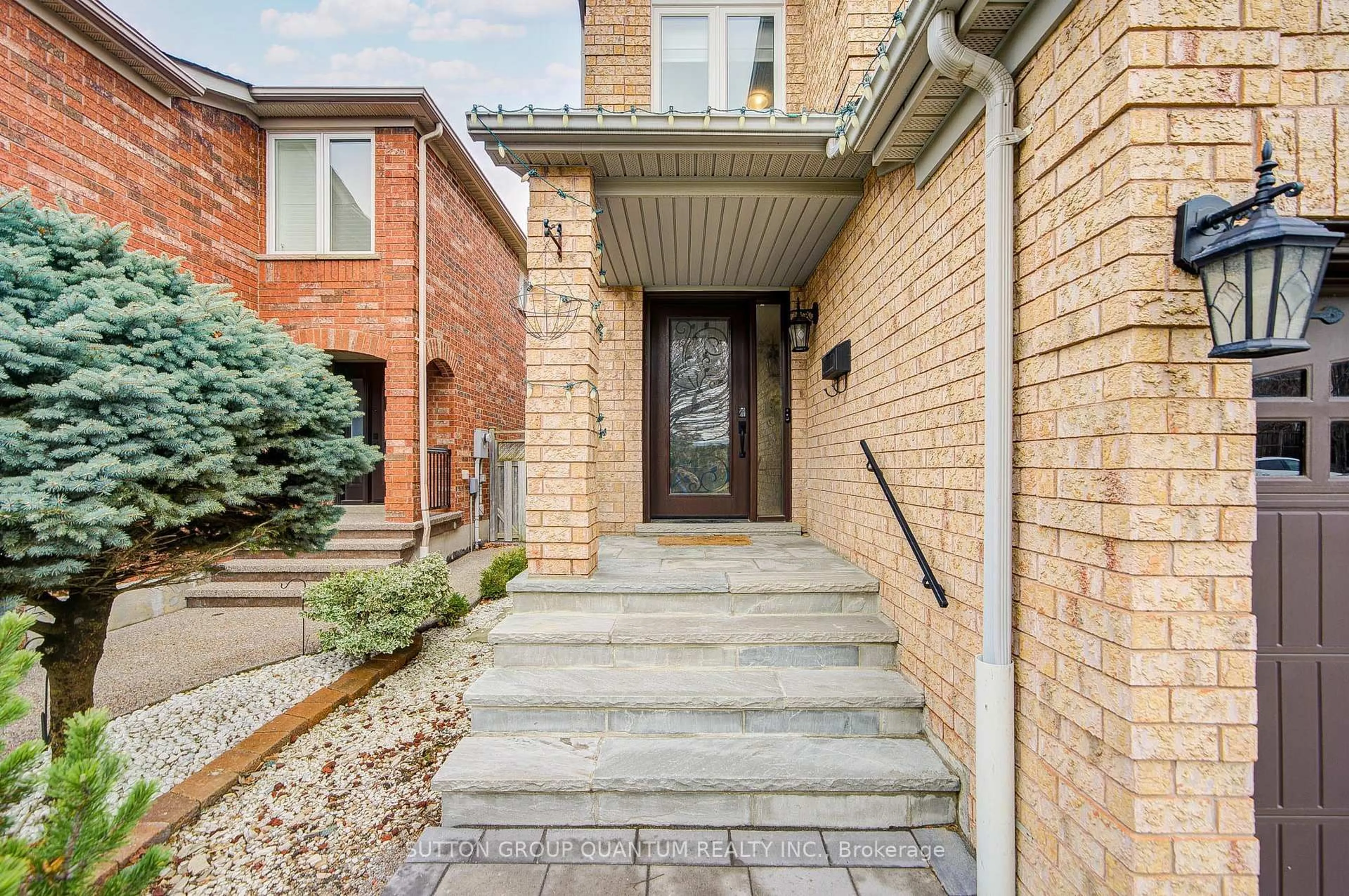 Home with brick exterior material, street for 2829 Cartwright Cres, Mississauga Ontario L5M 5W4