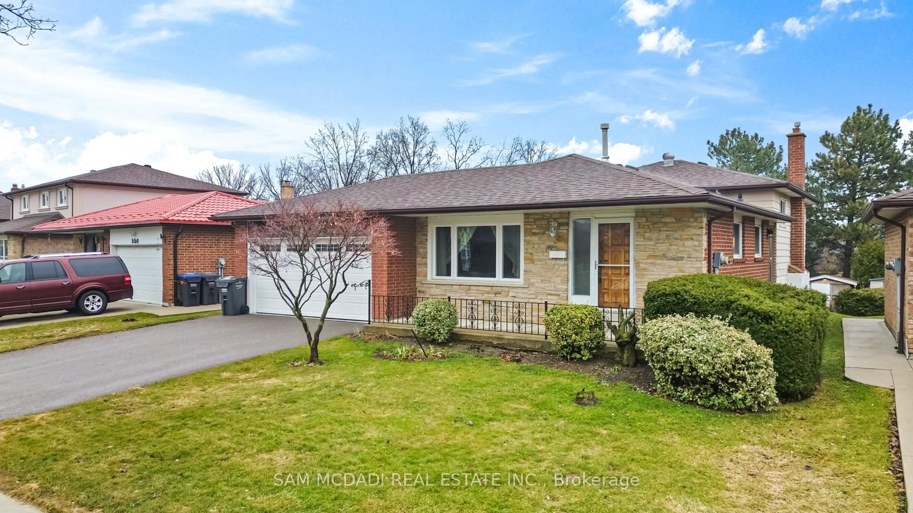 Home with brick exterior material, street for 556 Paisley Blvd, Mississauga Ontario L5B 2M4