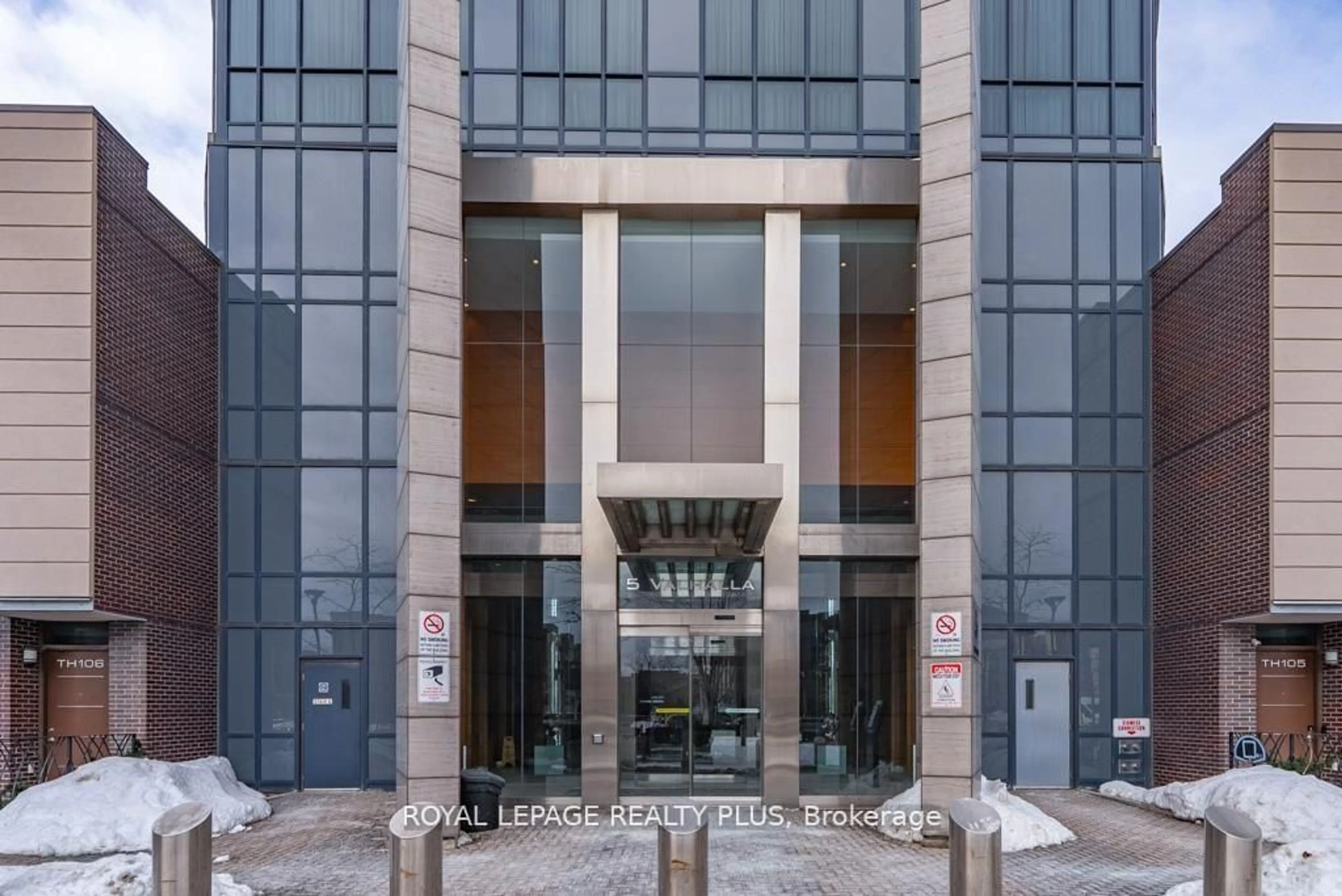 Indoor foyer for 5 Valhalla Inn Rd #2504, Toronto Ontario M9B 1S9