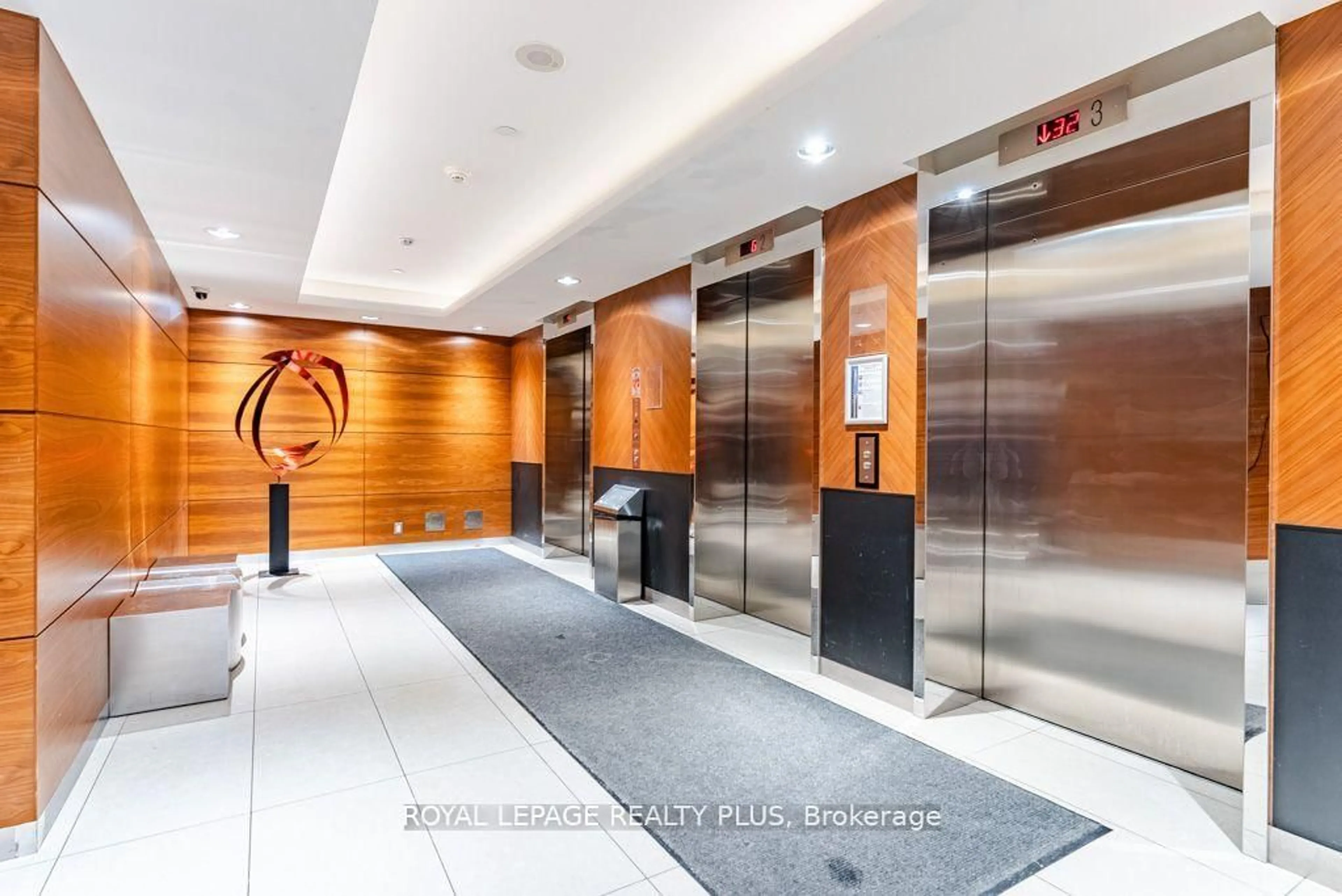 Indoor foyer for 5 Valhalla Inn Rd #2504, Toronto Ontario M9B 1S9