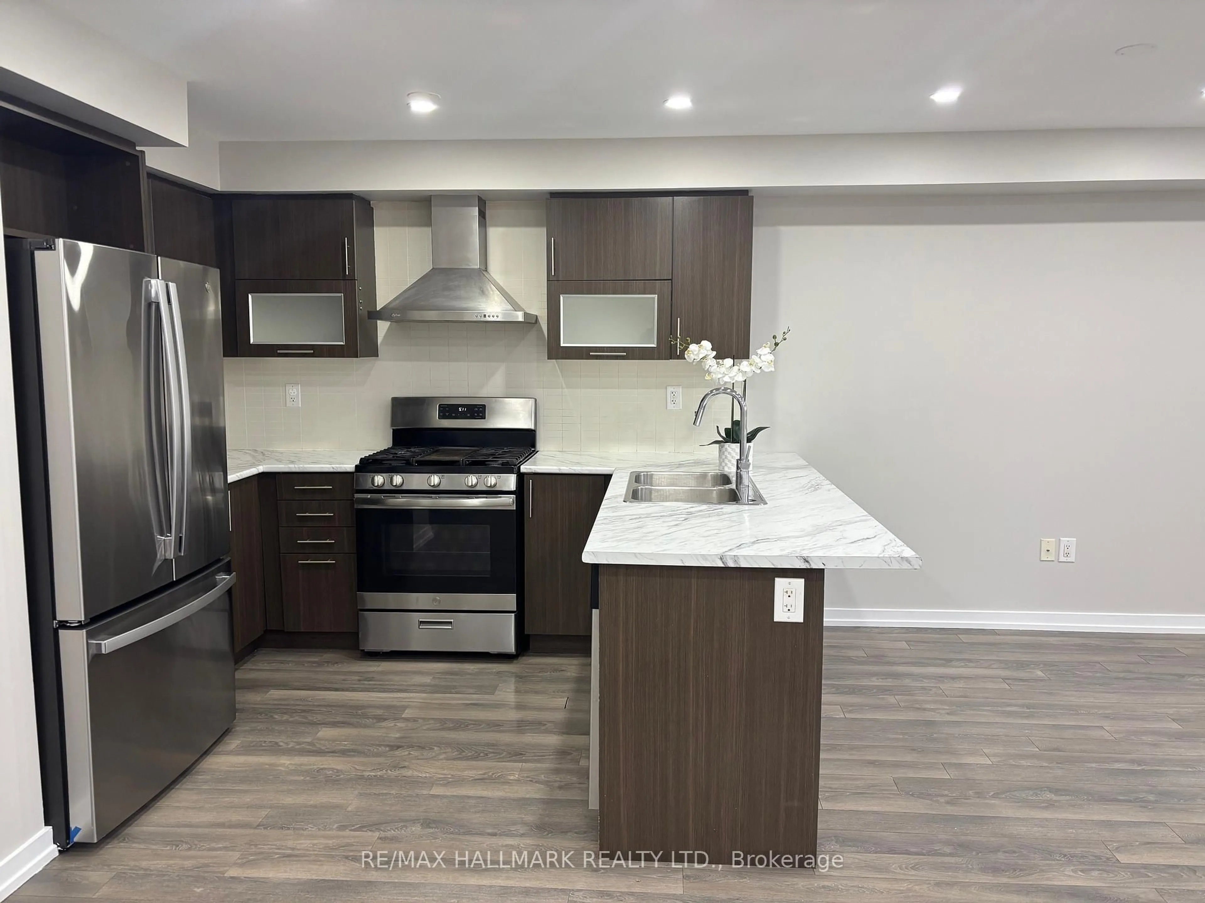 Open concept kitchen, wood/laminate floor for 94 Golden Springs Dr, Brampton Ontario L7A 0C7