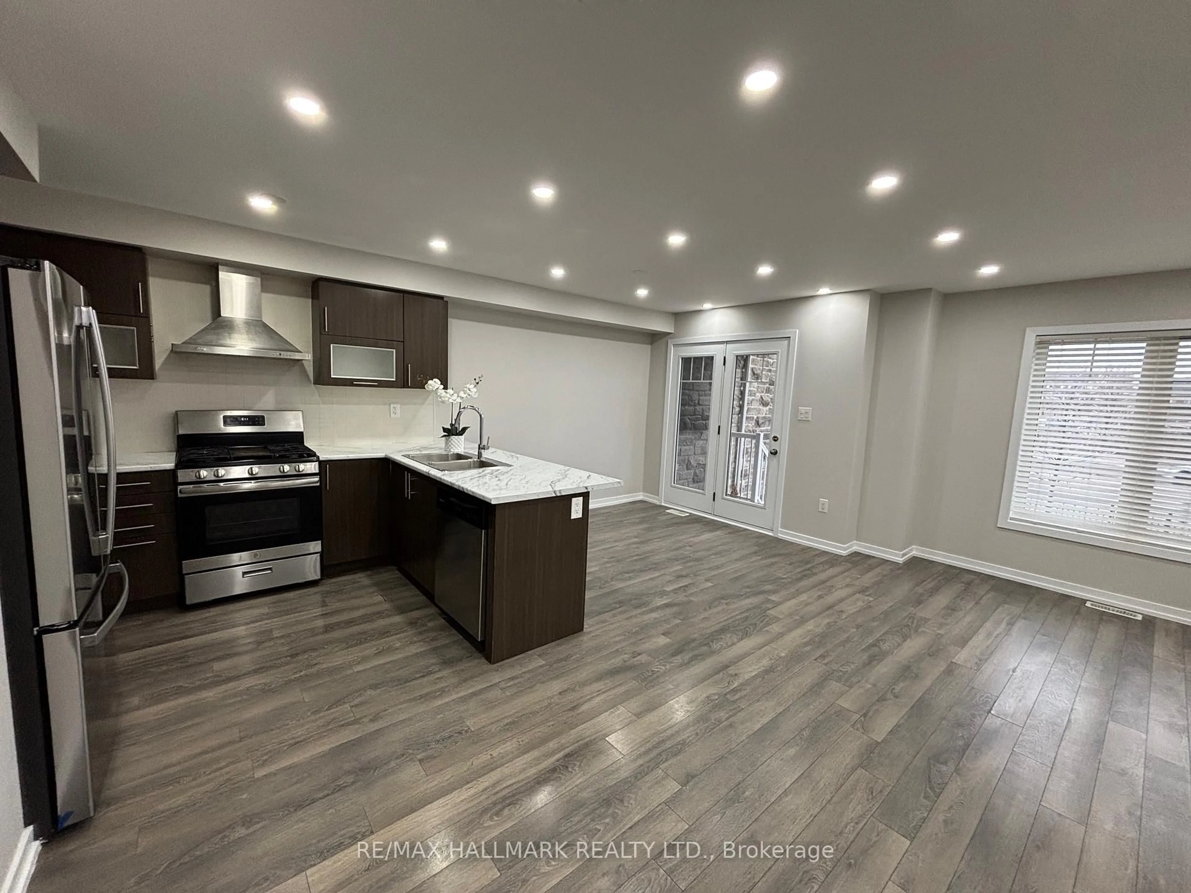Open concept kitchen, unknown for 94 Golden Springs Dr, Brampton Ontario L7A 0C7