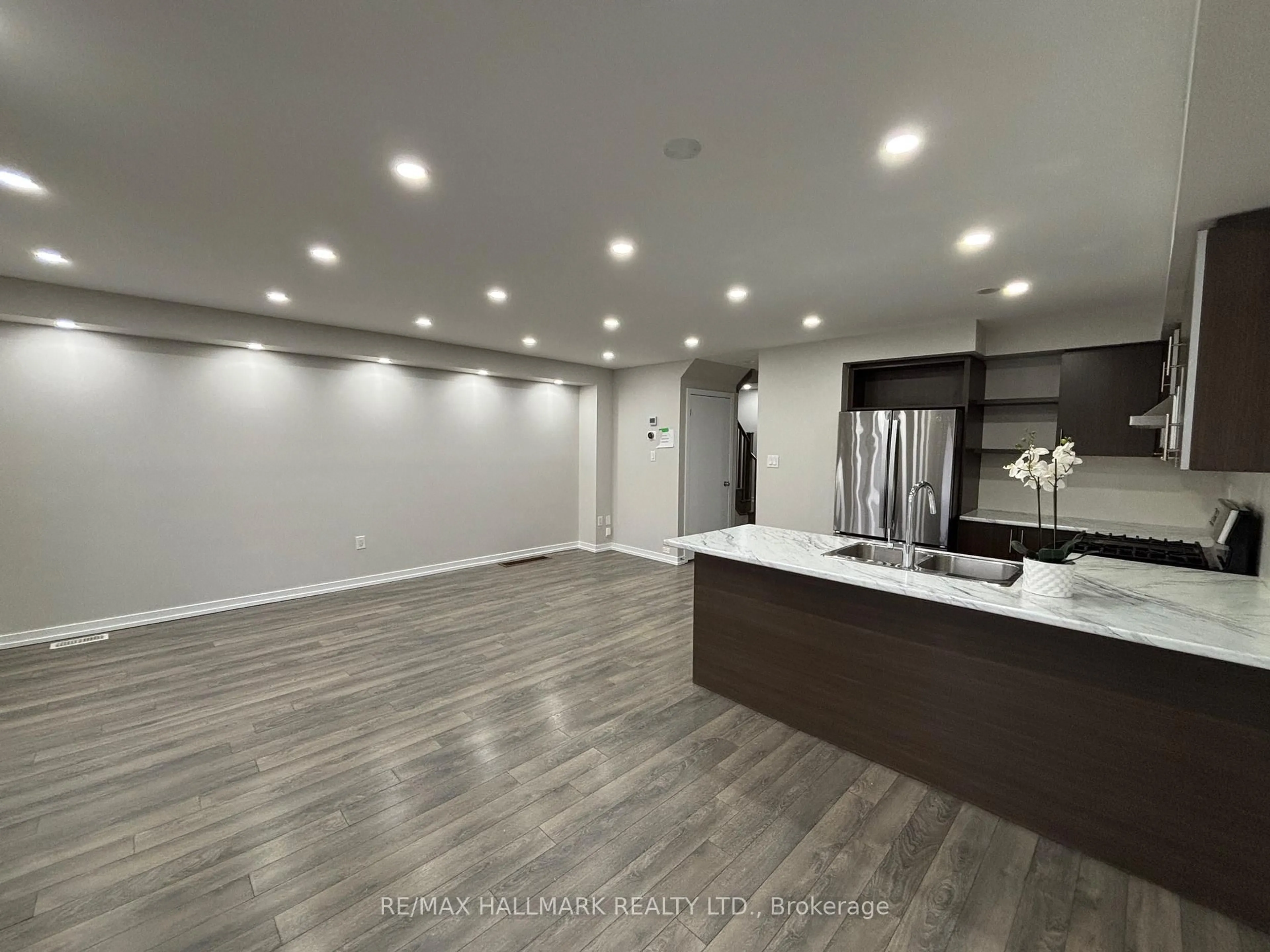 Open concept kitchen, unknown for 94 Golden Springs Dr, Brampton Ontario L7A 0C7