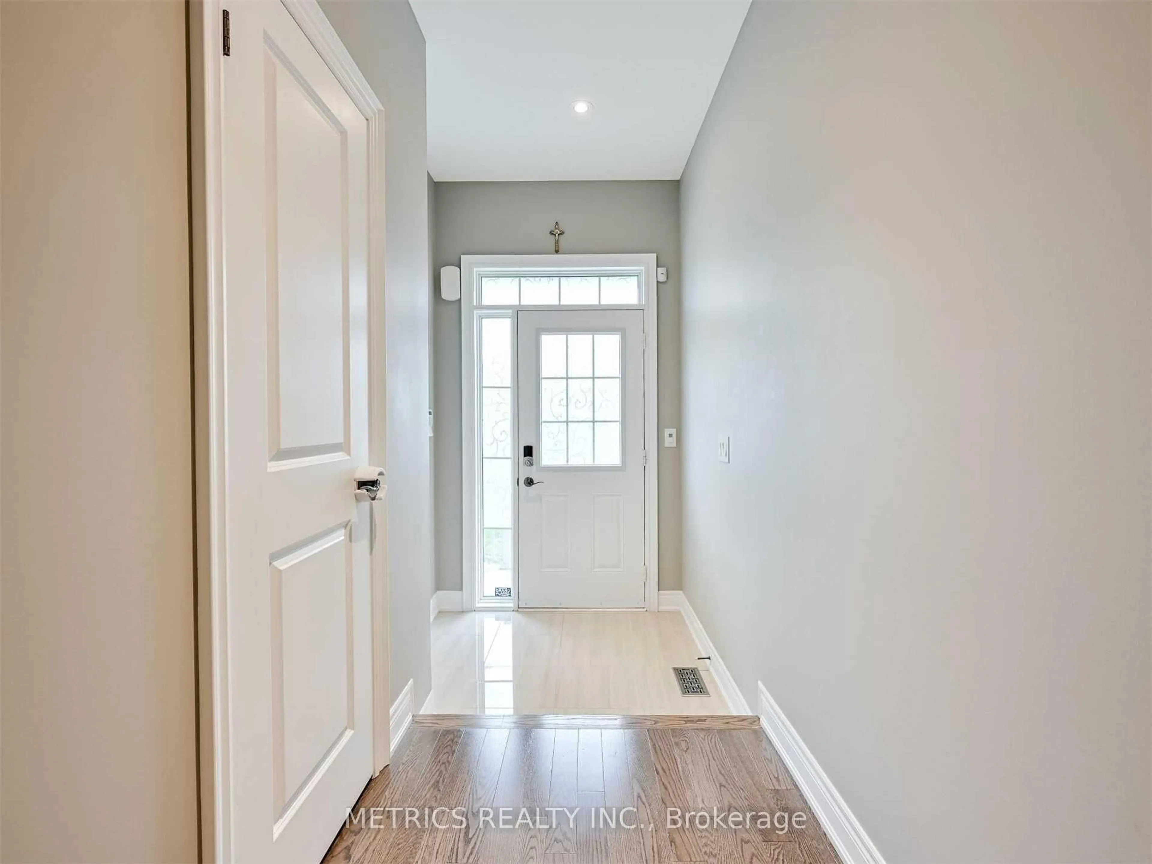 Indoor entryway for 63 Lesabre Cres, Brampton Ontario L6P 3R4