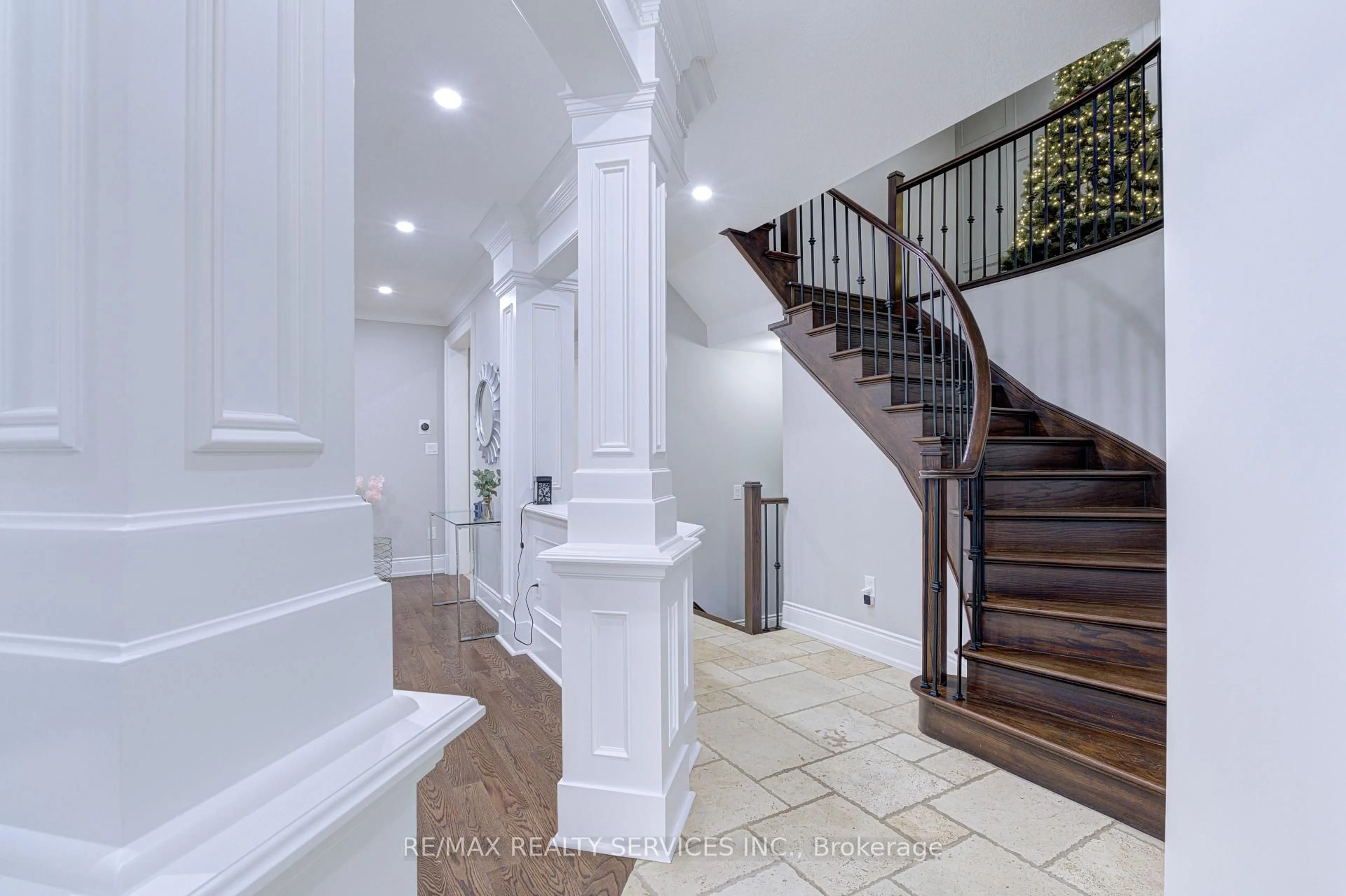 Unknown for 16 Fallgate Dr, Brampton Ontario L6X 0R5