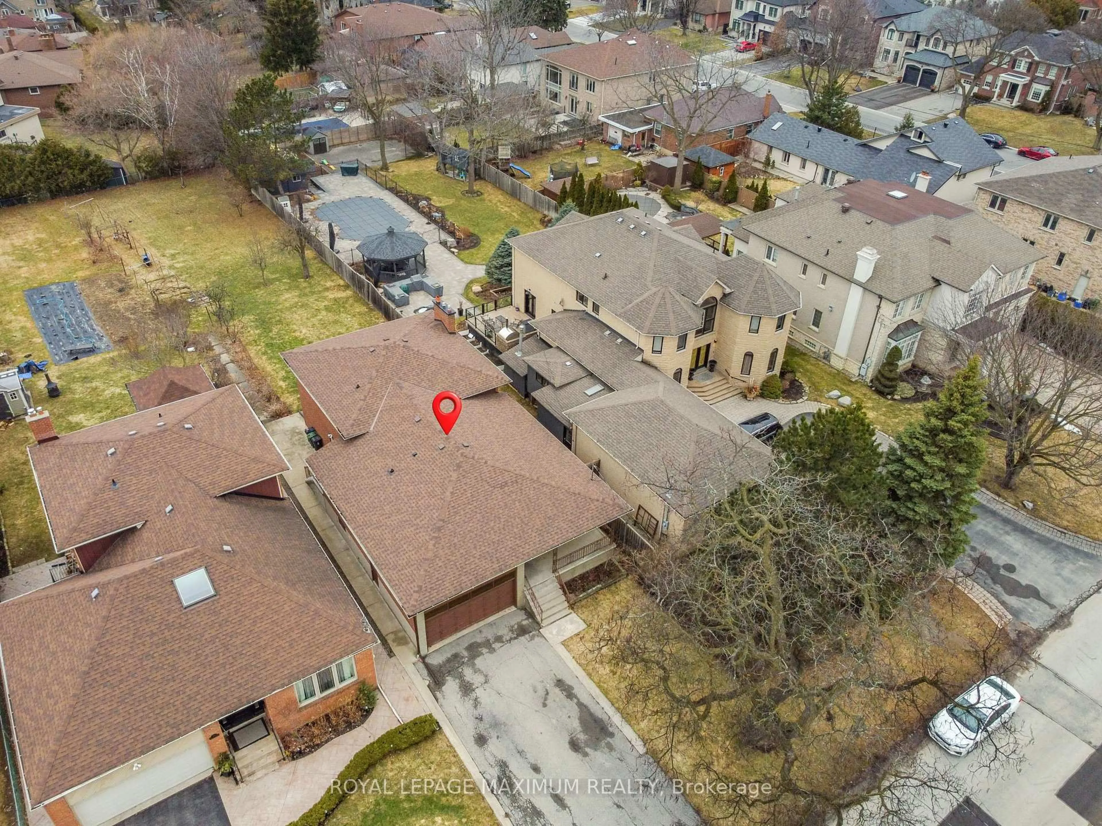 A pic from outside/outdoor area/front of a property/back of a property/a pic from drone, street for 78 Roxaline St, Toronto Ontario M9P 2Z2