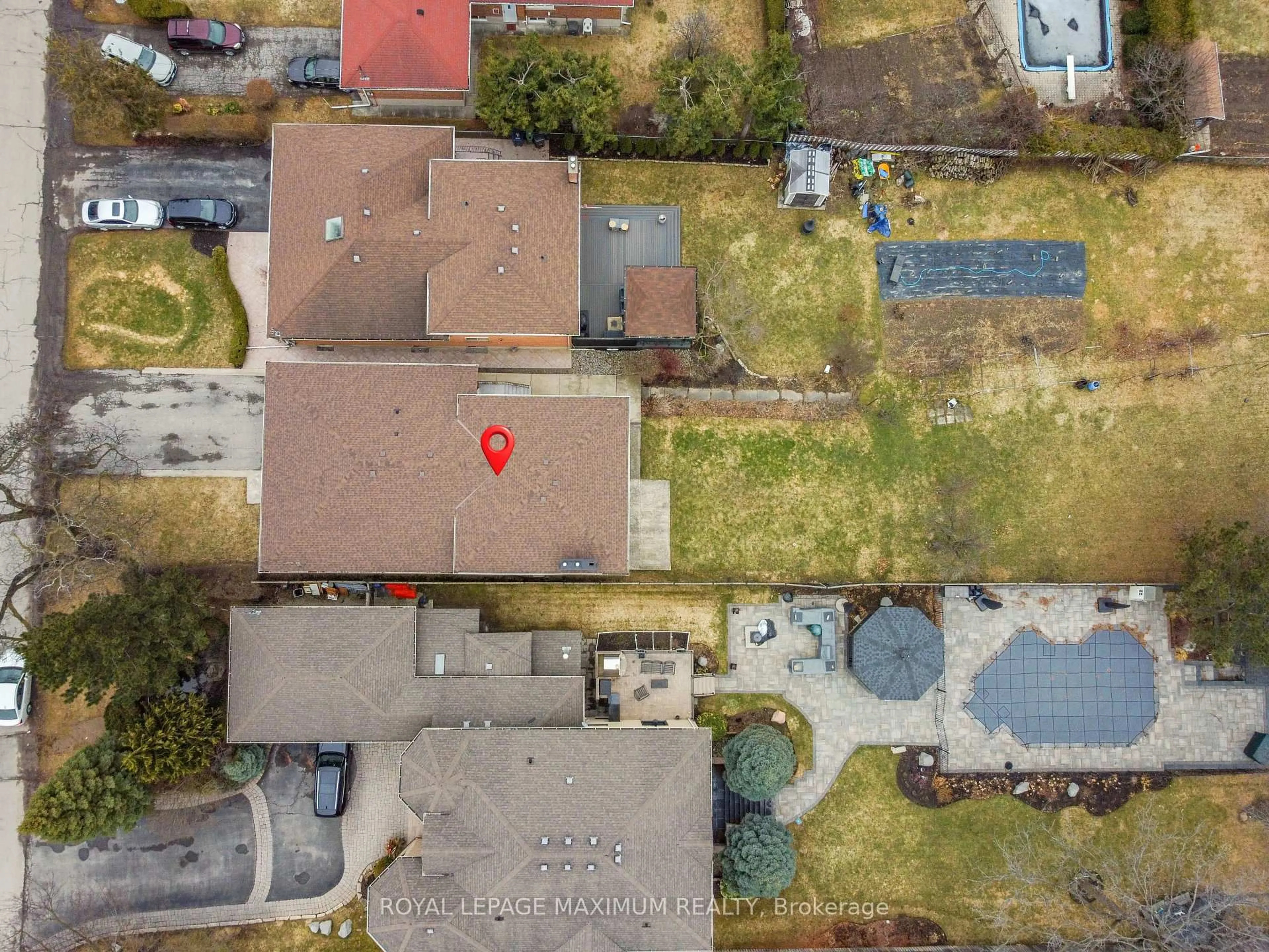 A pic from outside/outdoor area/front of a property/back of a property/a pic from drone, street for 78 Roxaline St, Toronto Ontario M9P 2Z2