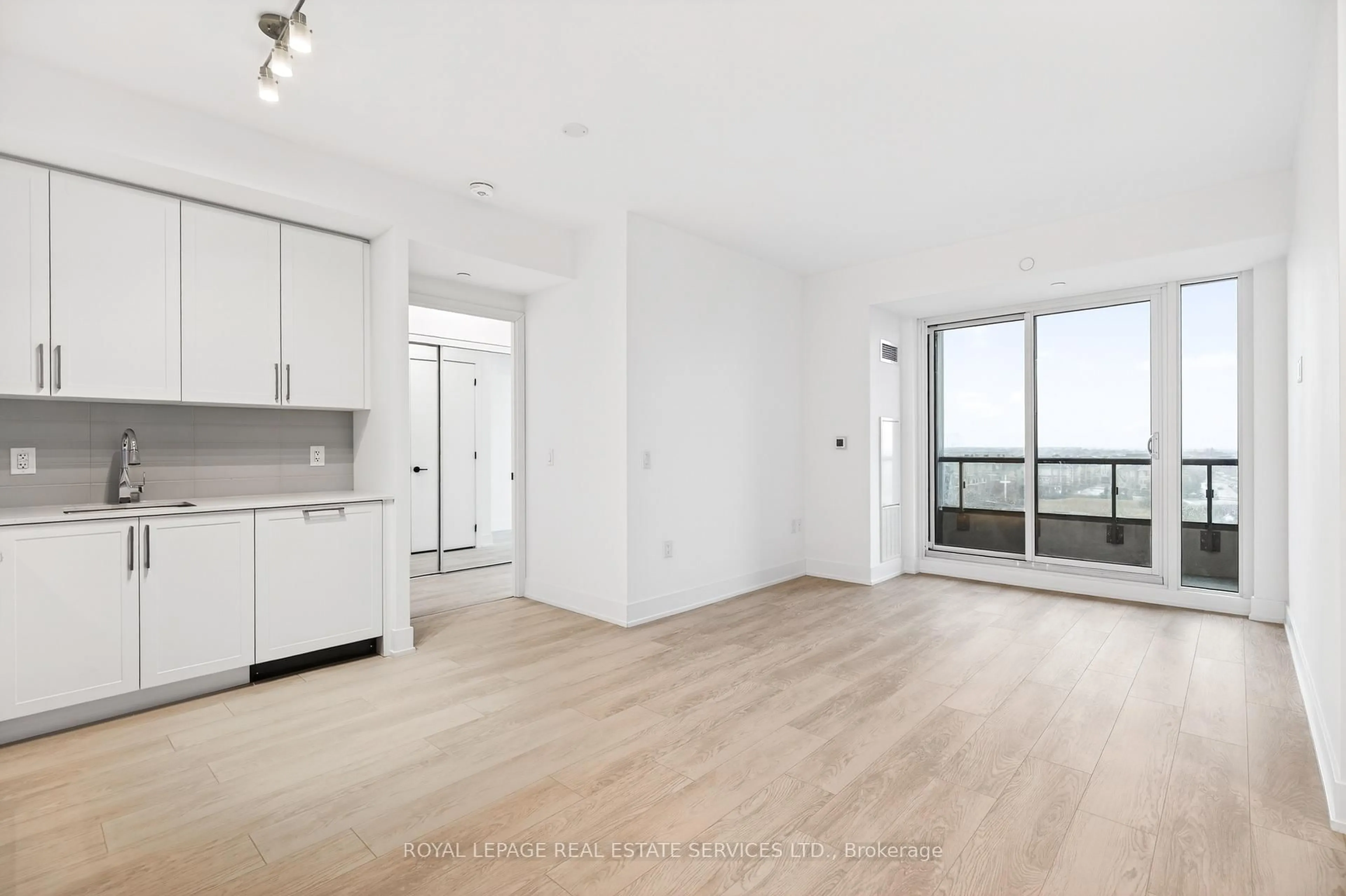 A pic of a room for 2450 Old Bronte Rd #512, Oakville Ontario L6M 5P6