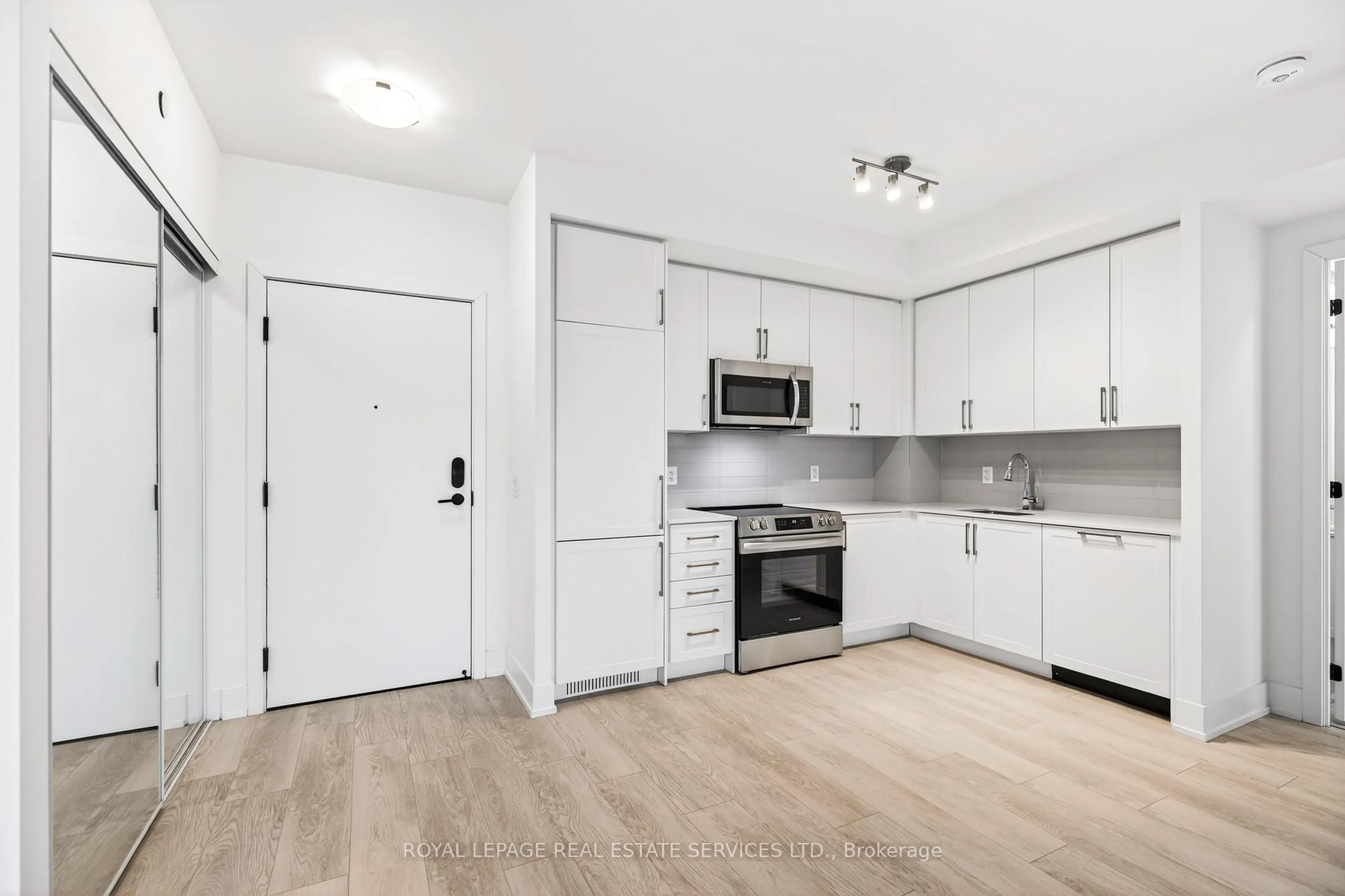 Standard kitchen, unknown for 2450 Old Bronte Rd #512, Oakville Ontario L6M 5P6