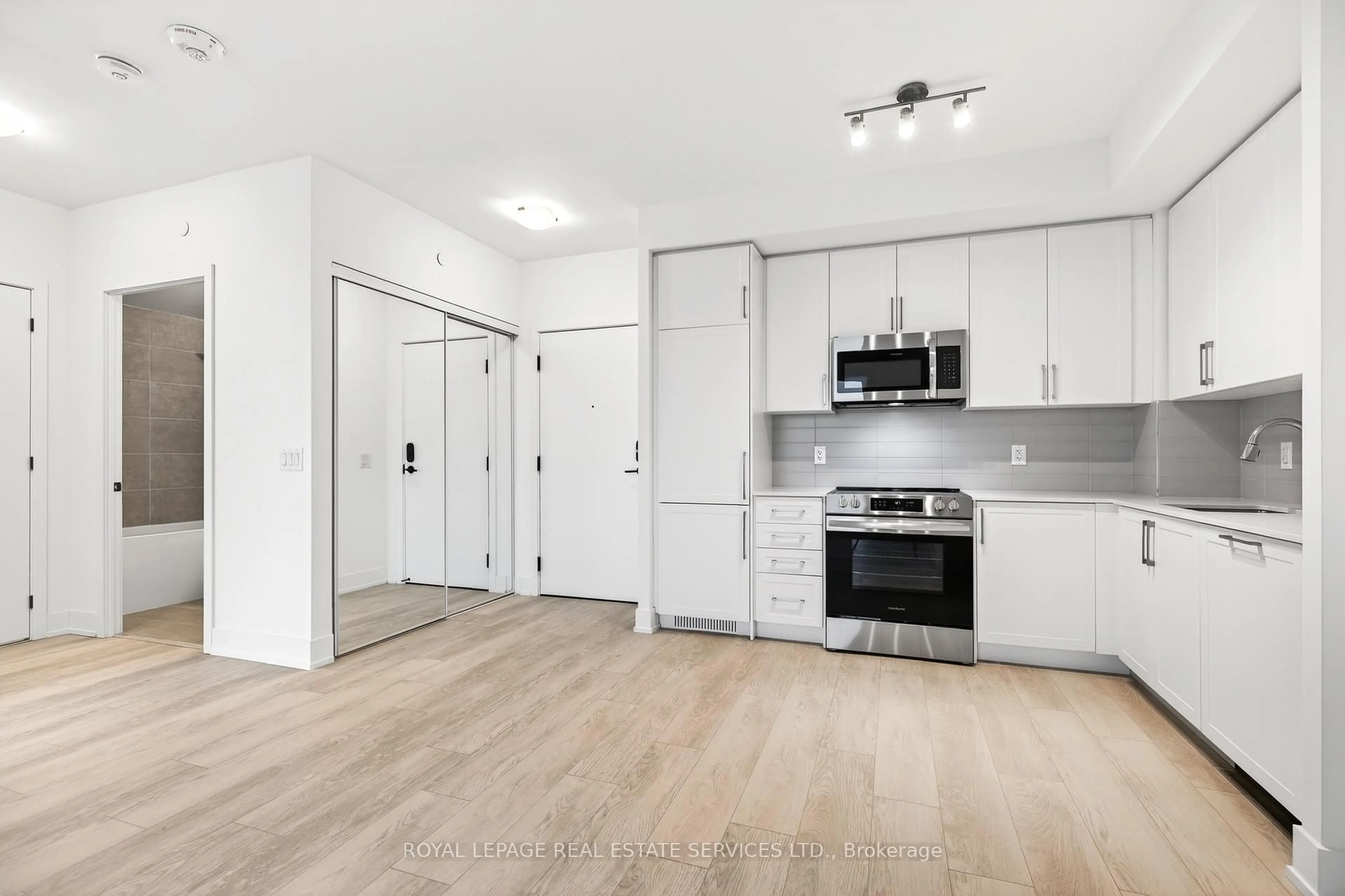 Standard kitchen, unknown for 2450 Old Bronte Rd #512, Oakville Ontario L6M 5P6