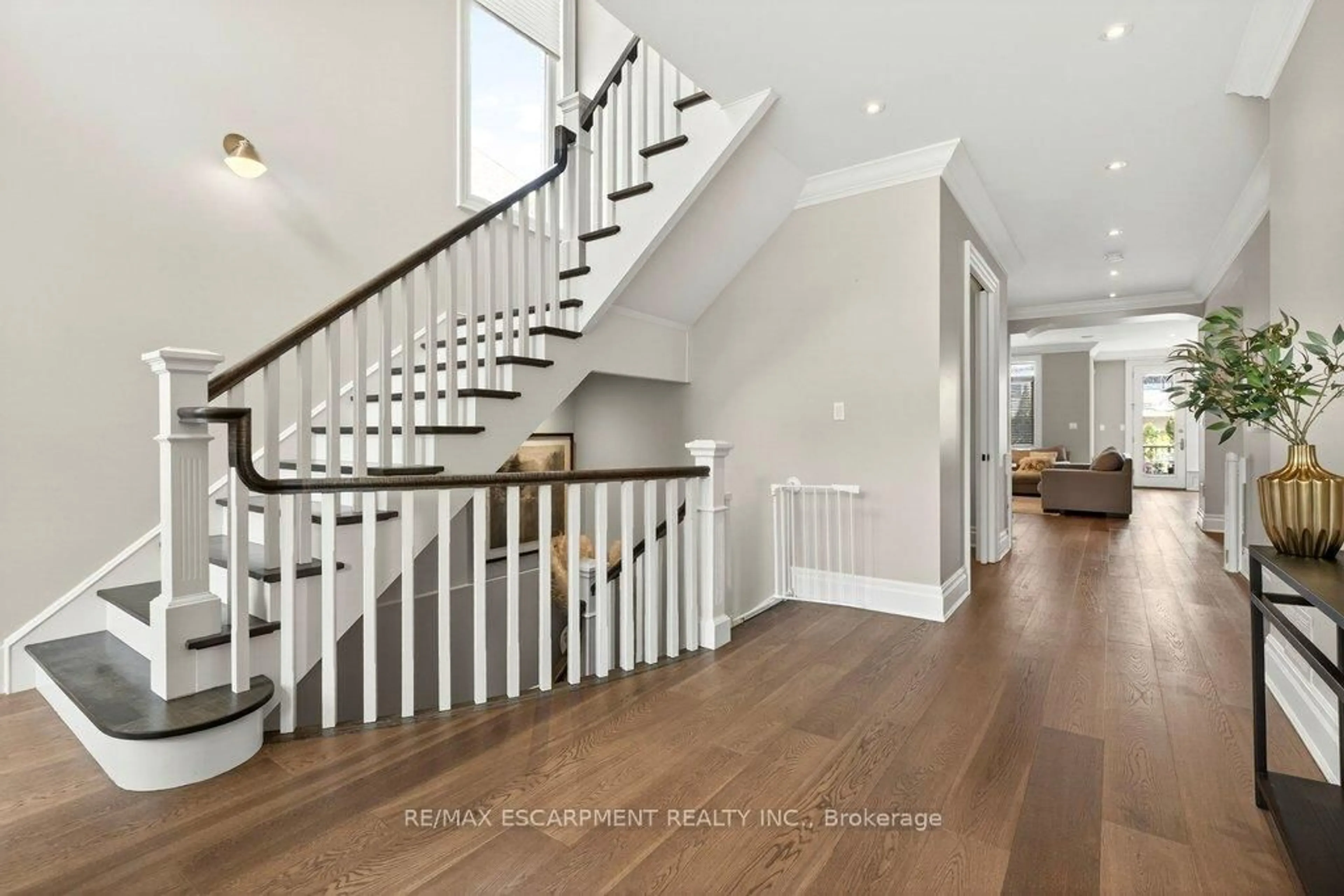 Unknown for 195 Pomona Ave, Burlington Ontario L7N 1S9