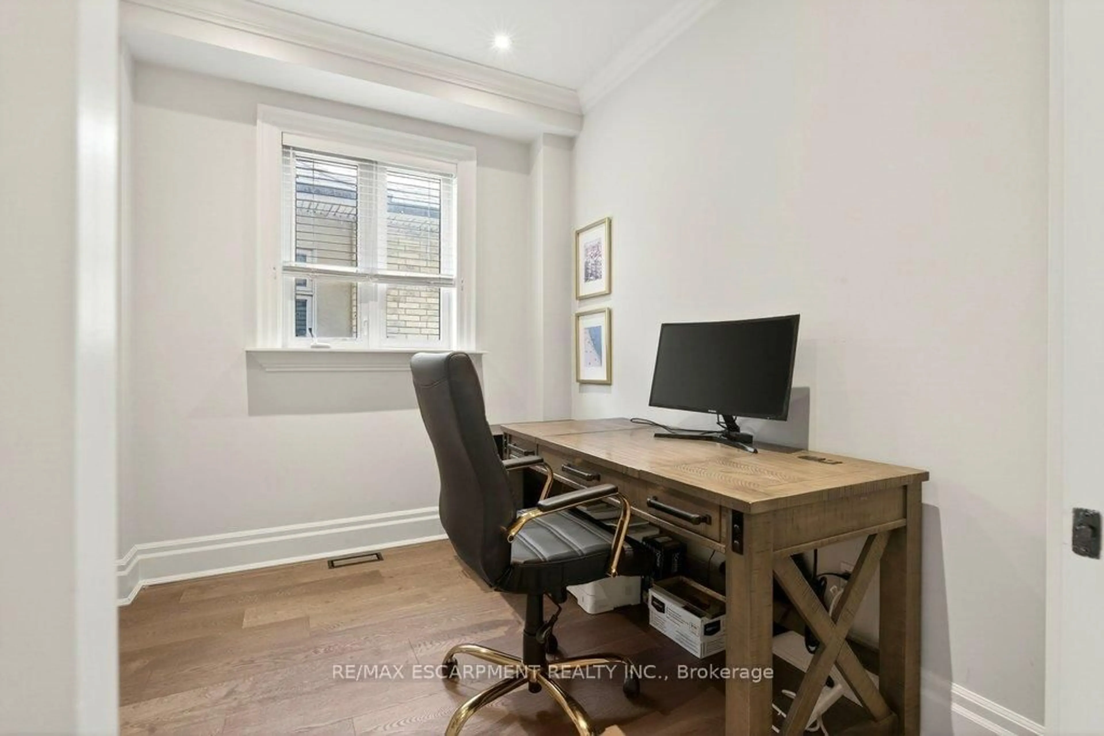 A pic of a room for 195 Pomona Ave, Burlington Ontario L7N 1S9