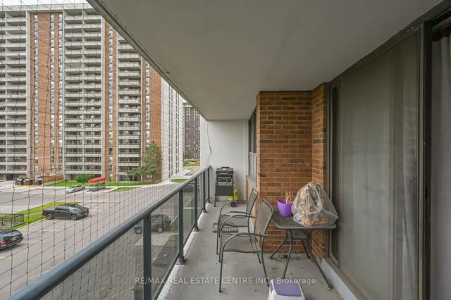 21 Knightsbridge Rd #403, Brampton 3