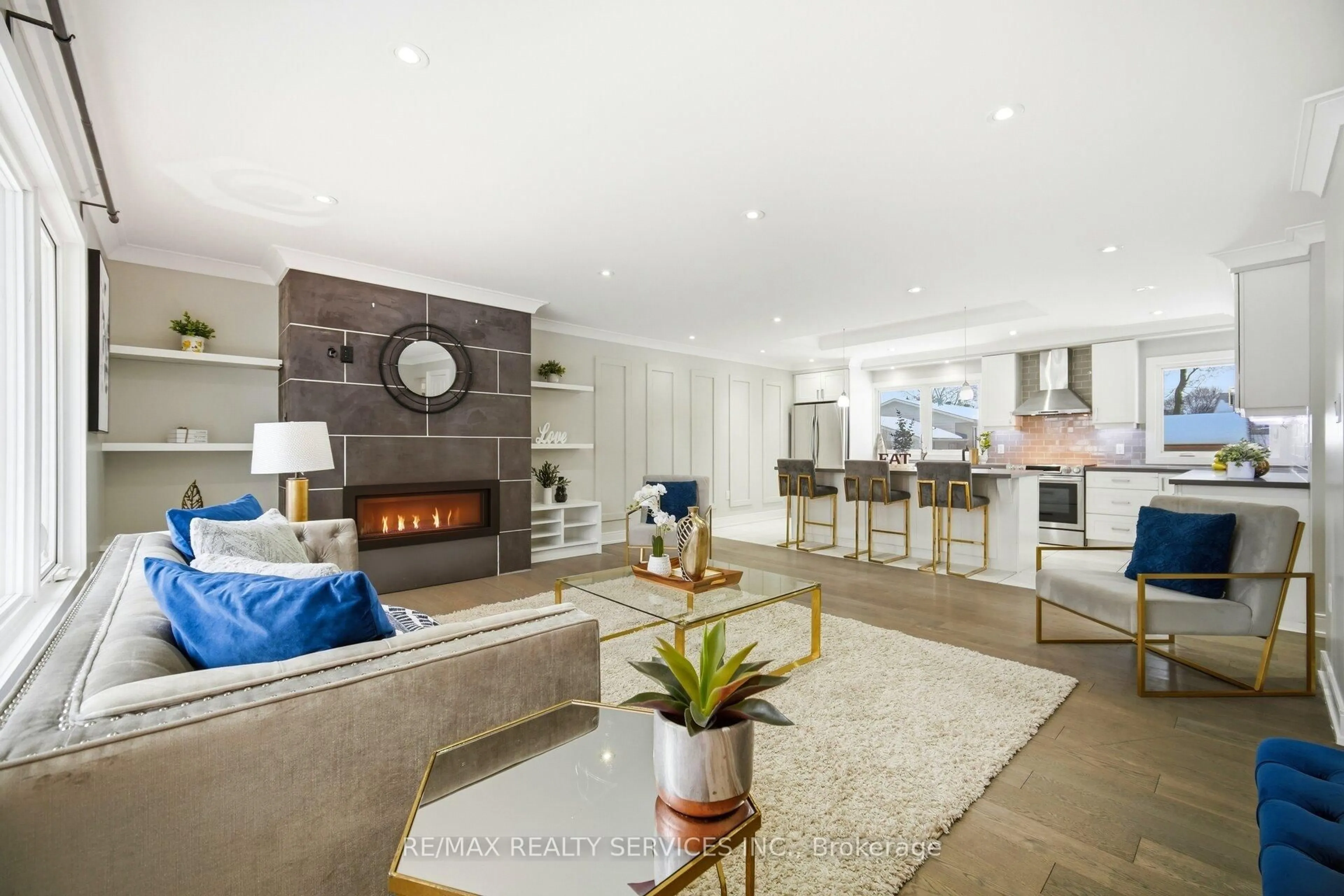 Living room with furniture, unknown for 6037 Old Church Rd, Caledon Ontario L7C 1H8