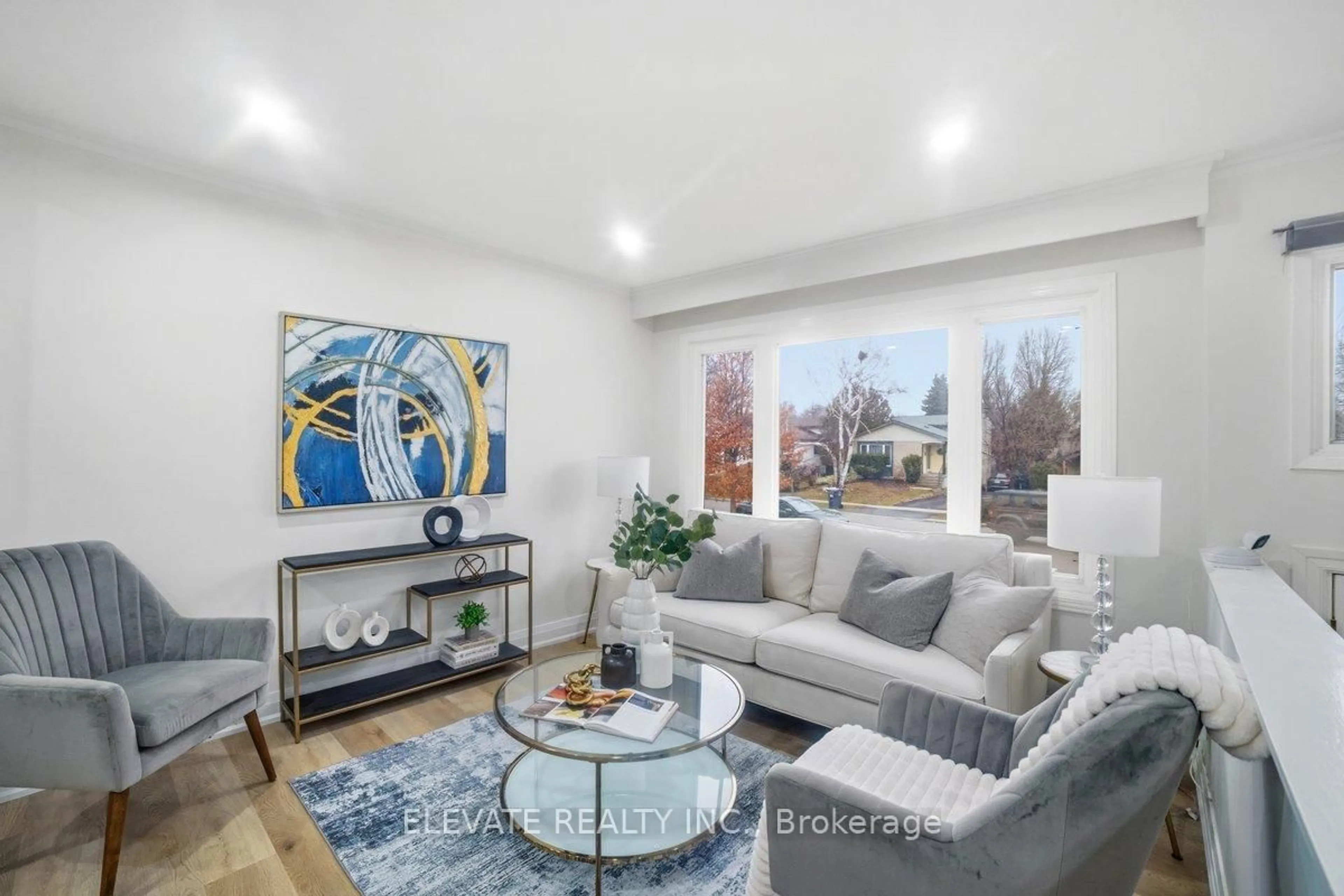 Living room with furniture, unknown for 19 Madoc Dr, Brampton Ontario L6V 1Z8