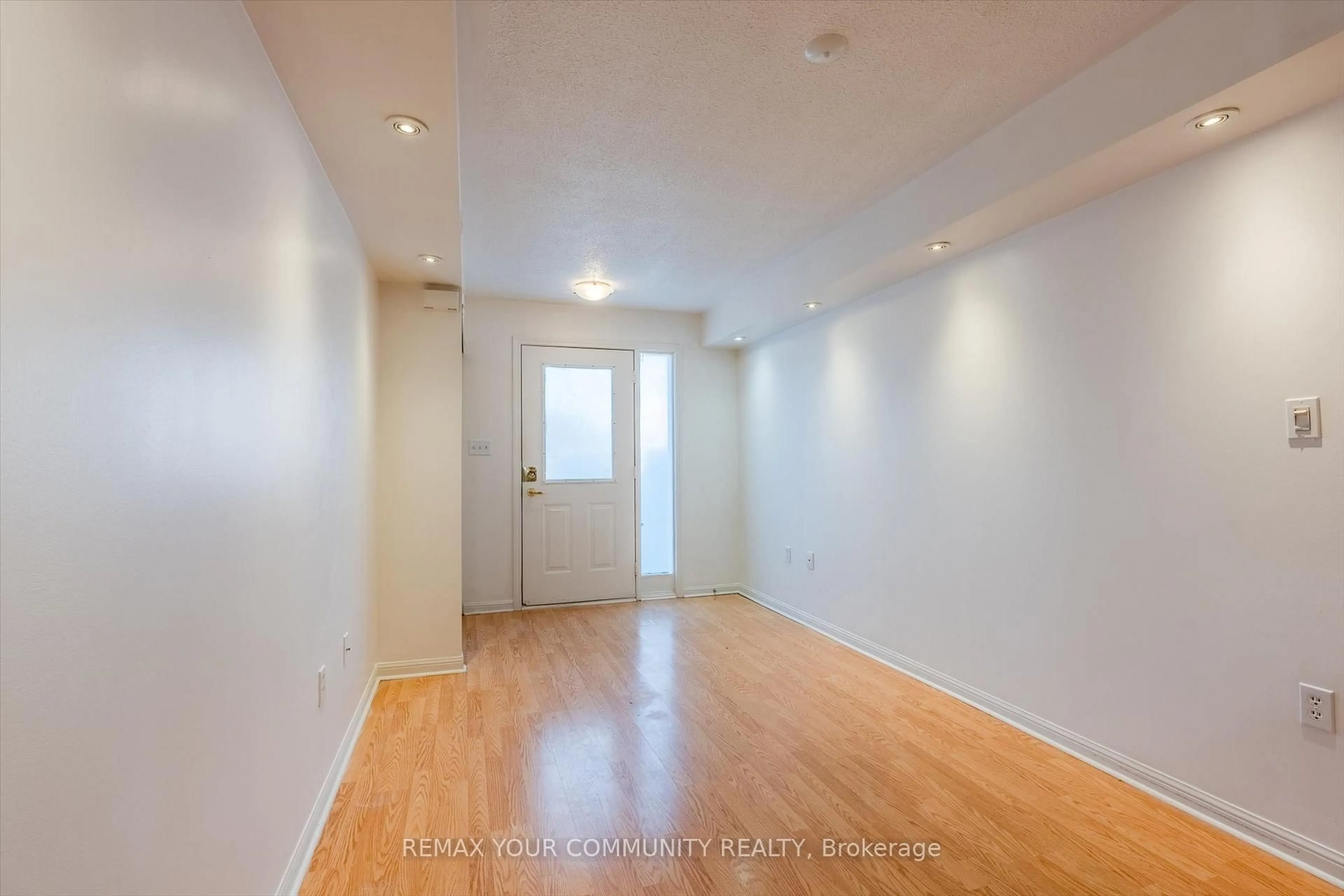 A pic of a room for 4620 Guildwood Way #12, Mississauga Ontario L5R 4H5