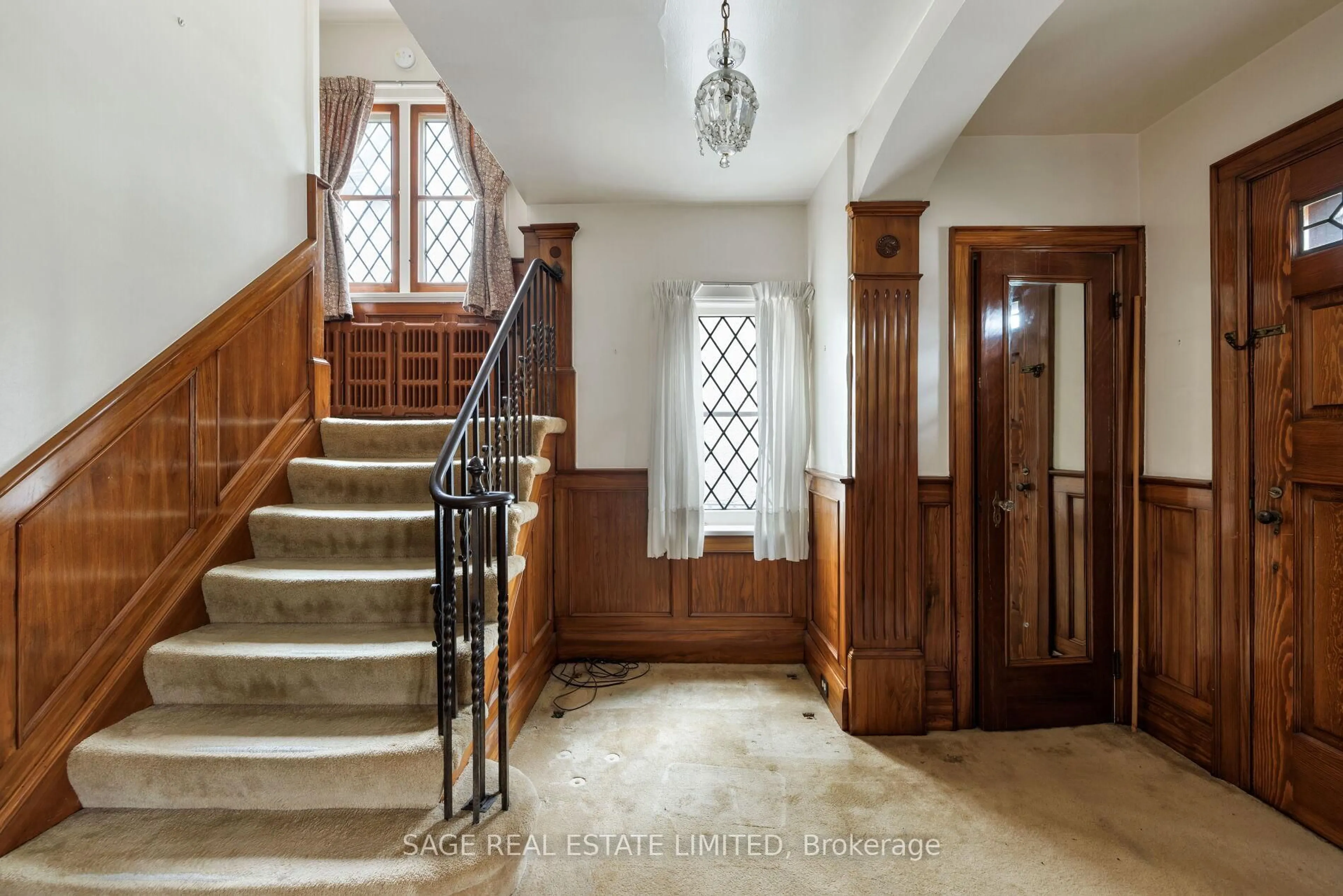 Indoor foyer for 29 Strath Ave, Toronto Ontario M8X 1R2
