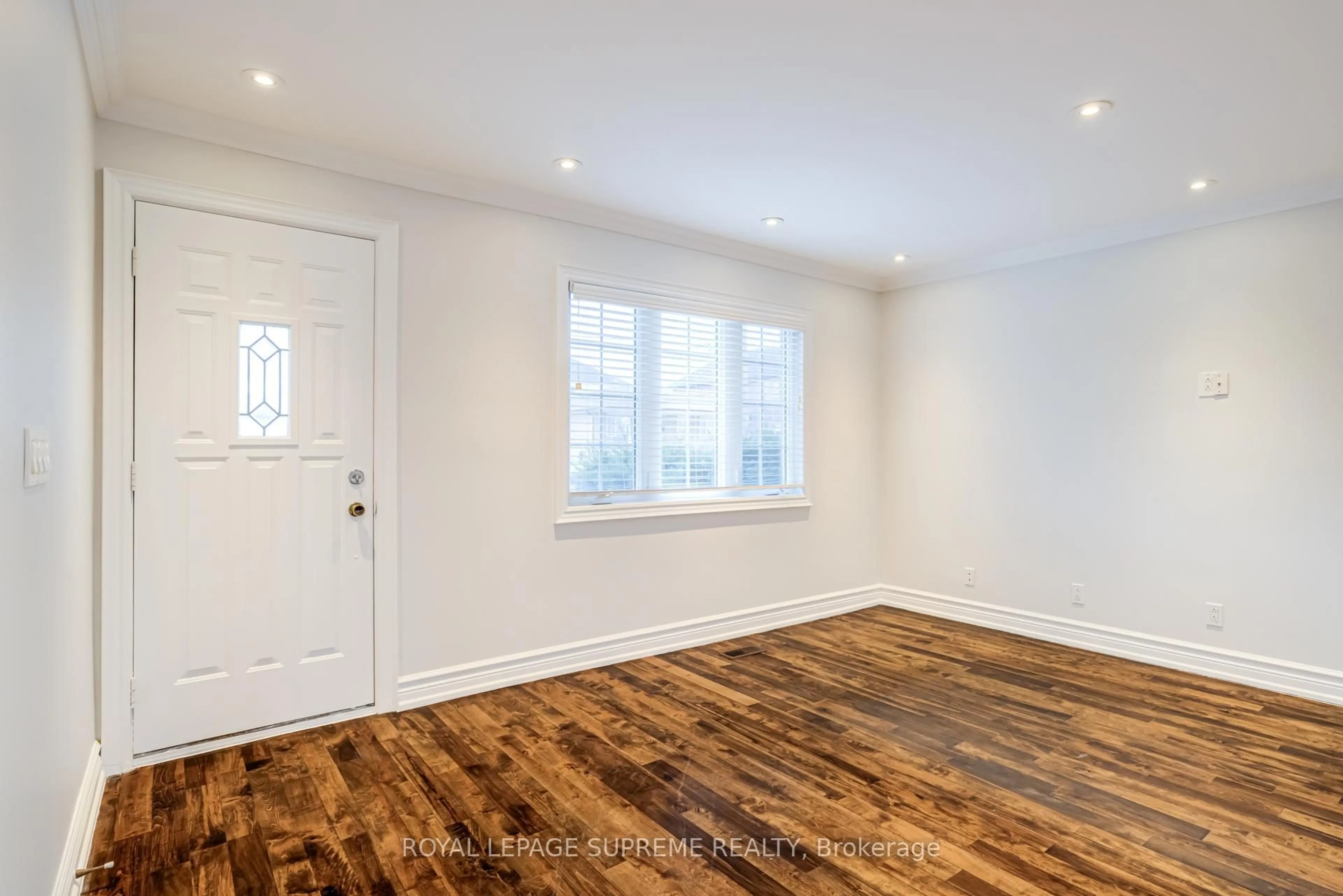 Indoor entryway for 18 Fairweather Rd, Toronto Ontario M6M 4C7
