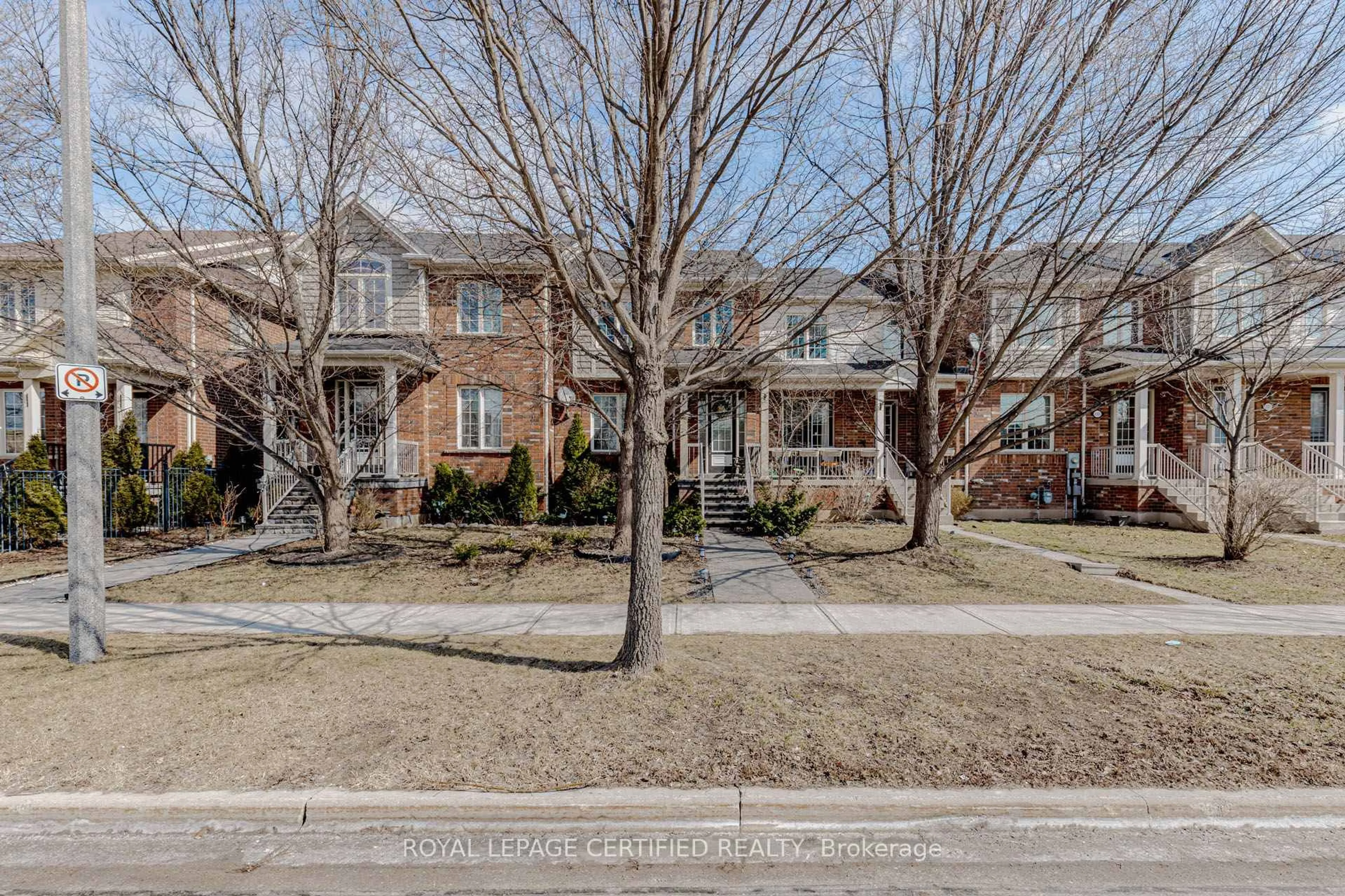 A pic from outside/outdoor area/front of a property/back of a property/a pic from drone, street for 2509 Postmaster Dr, Oakville Ontario L6M 0L5