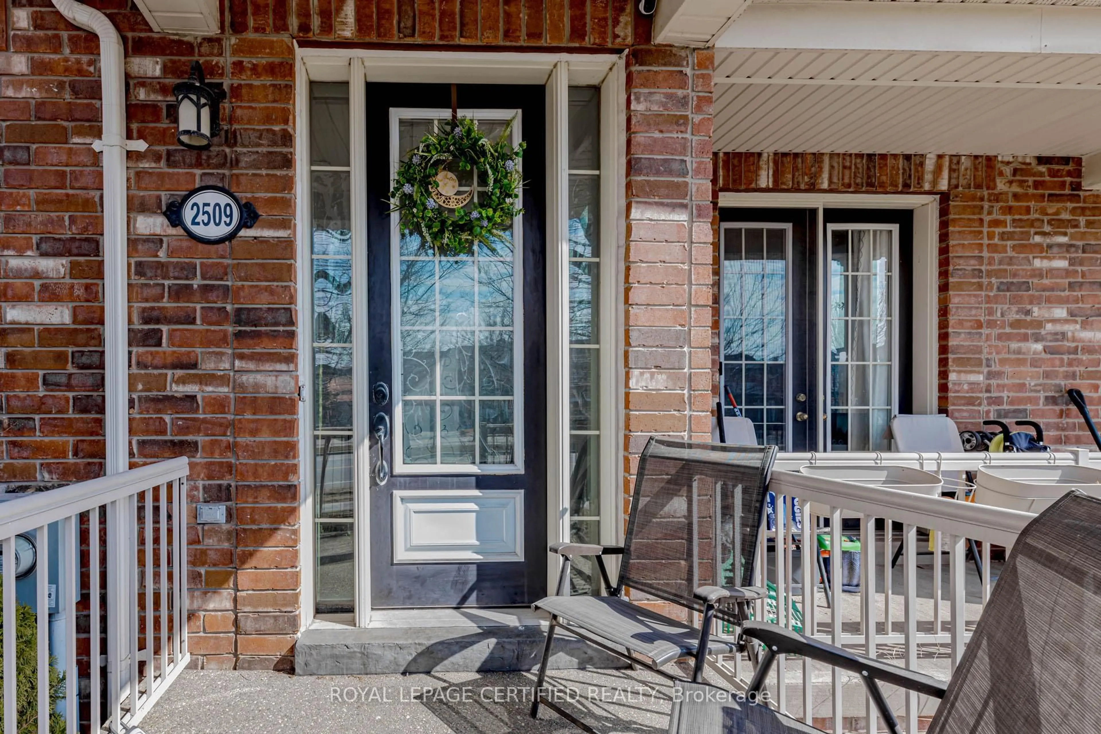 Indoor entryway for 2509 Postmaster Dr, Oakville Ontario L6M 0L5