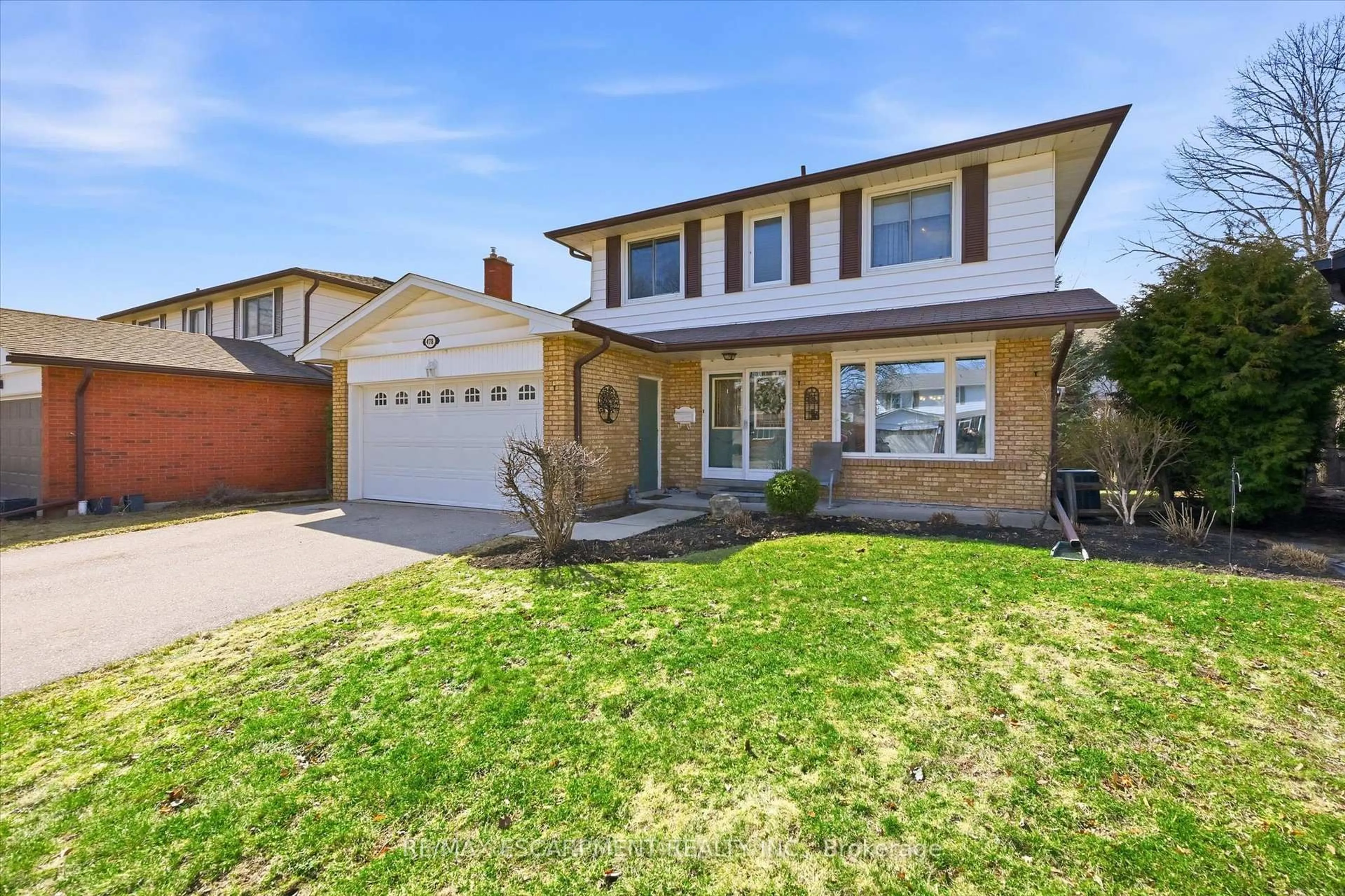 Home with vinyl exterior material, street for 478 Featherstone Crt, Burlington Ontario L7L 5K1