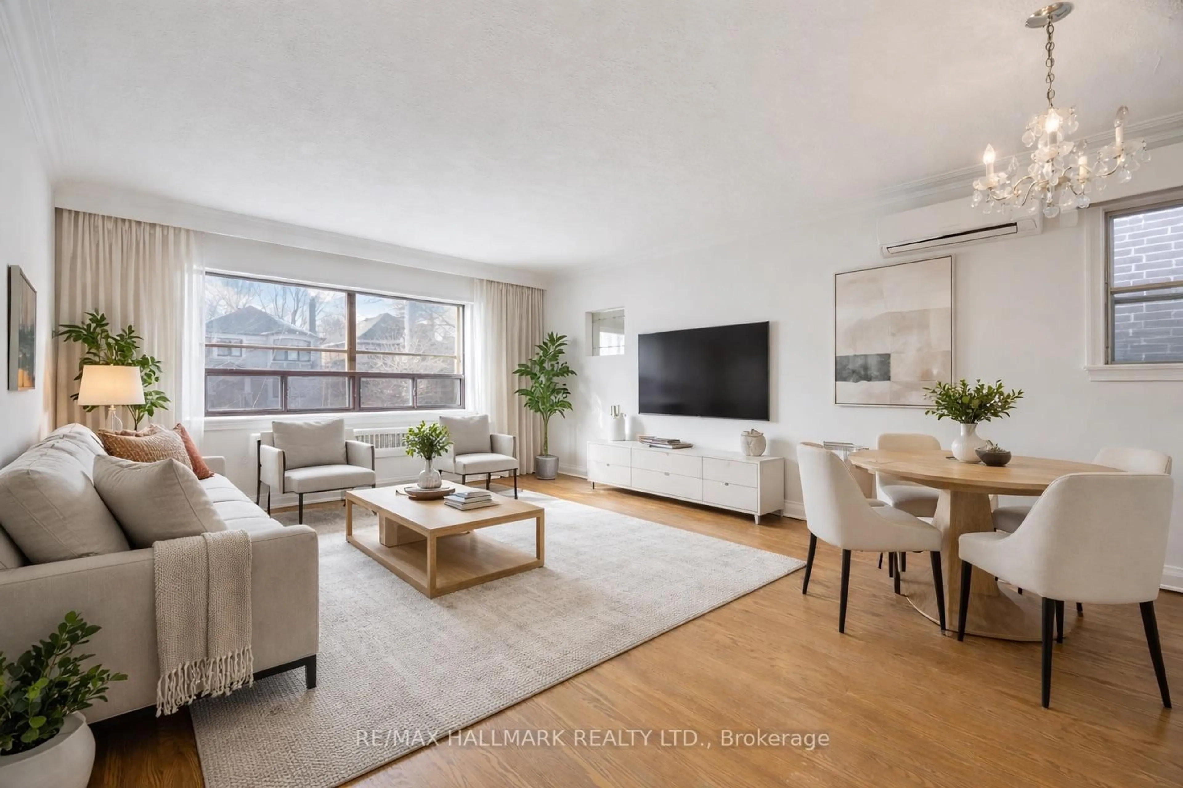 Living room with furniture, unknown for 16 Bermuda Ave, Toronto Ontario M8Y 2P5