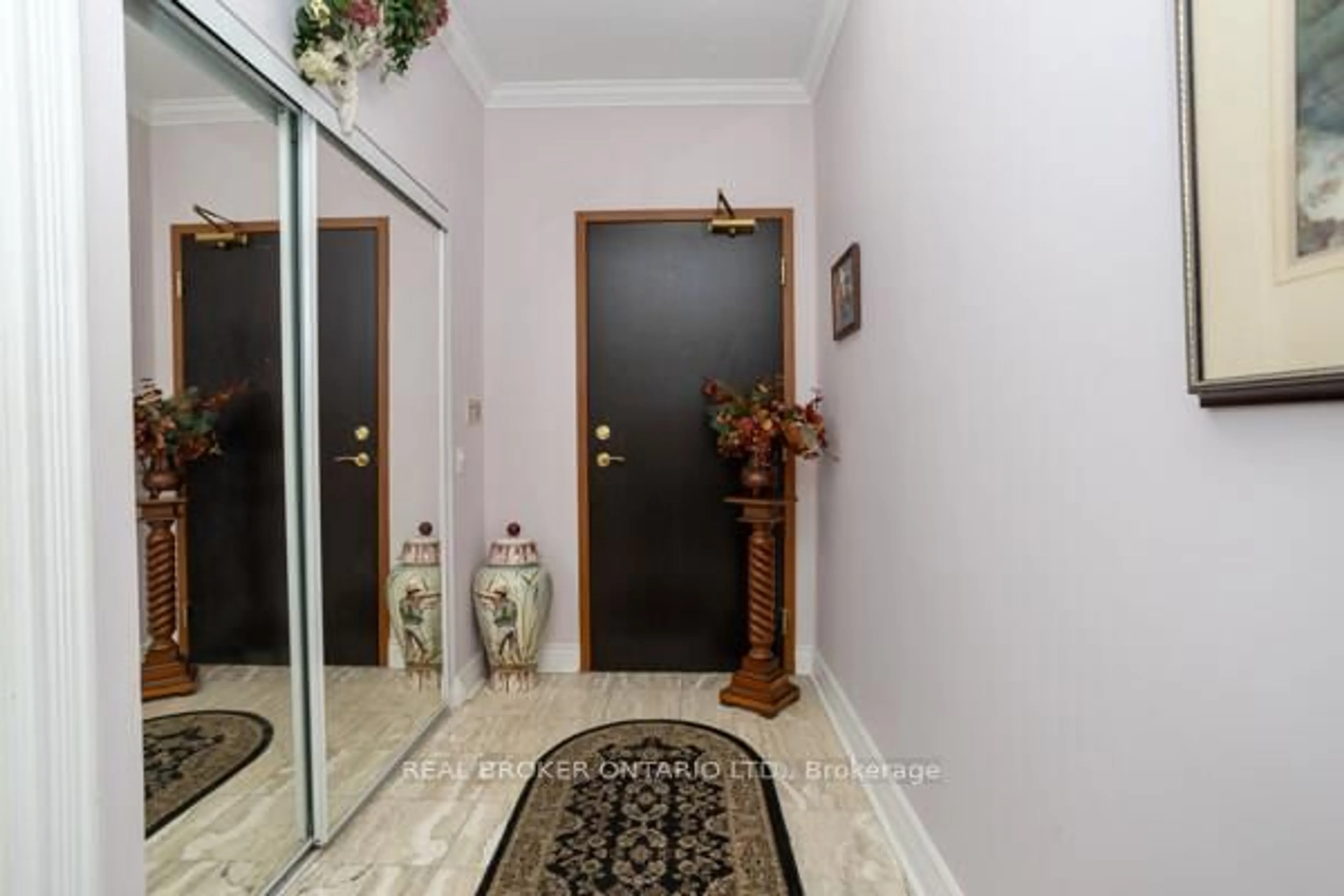 Indoor foyer for 1 Belvedere Crt #405, Brampton Ontario L6V 4M6