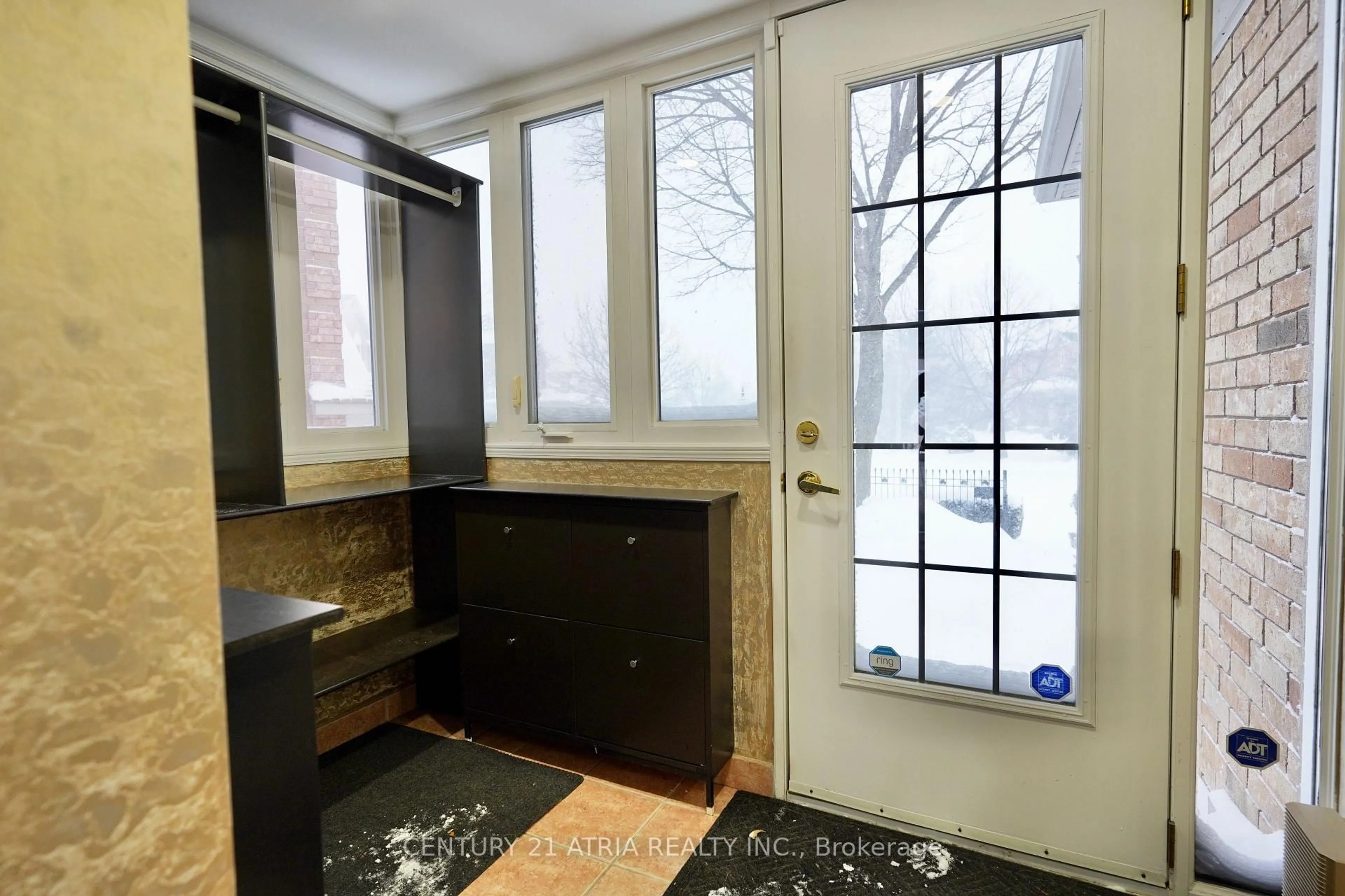 Indoor entryway for 5599 Brenchley Ave, Mississauga Ontario L5V 2H3