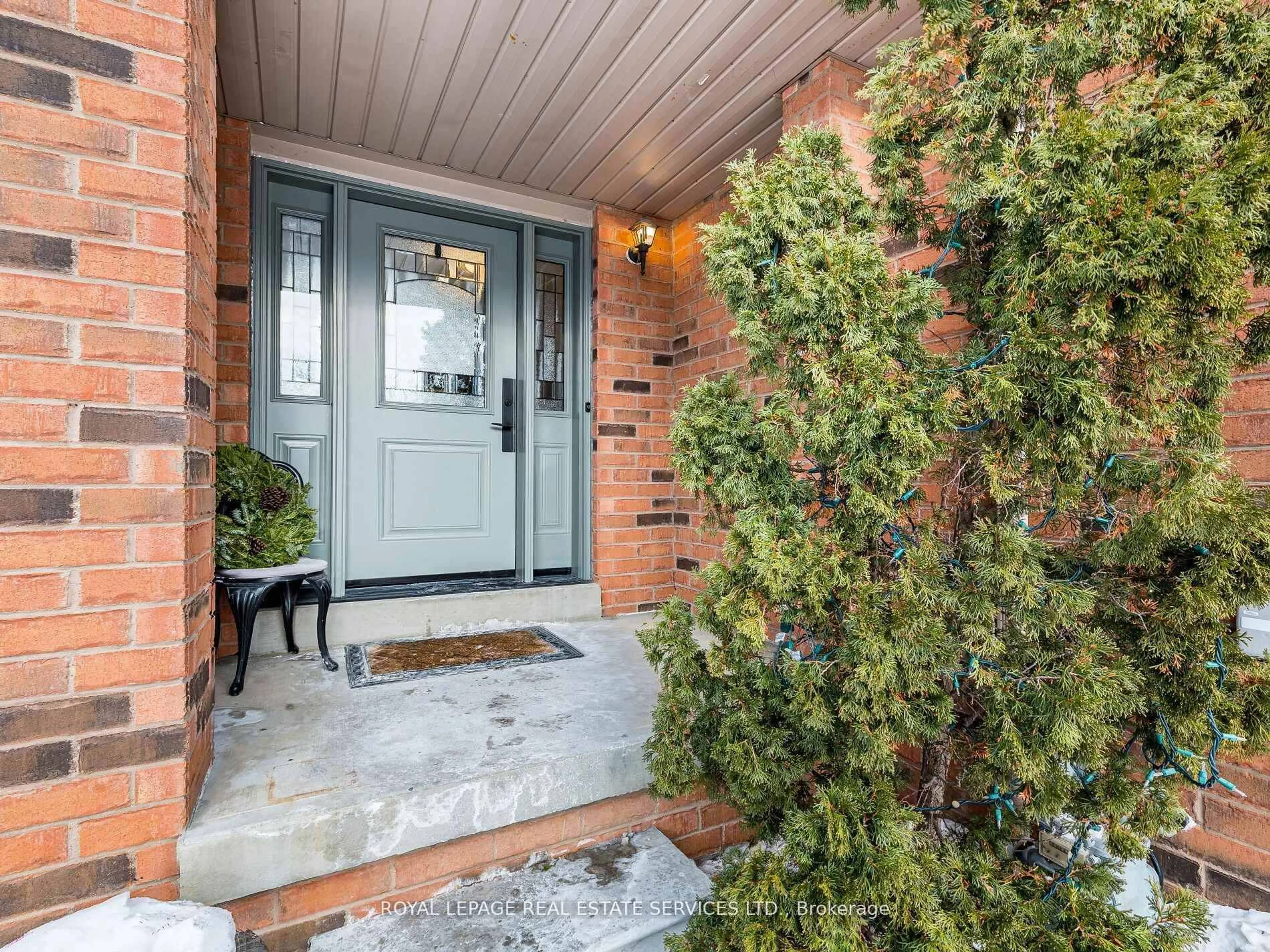 Indoor entryway for 31 Berkindale Crt, Brampton Ontario L6Y 5G1