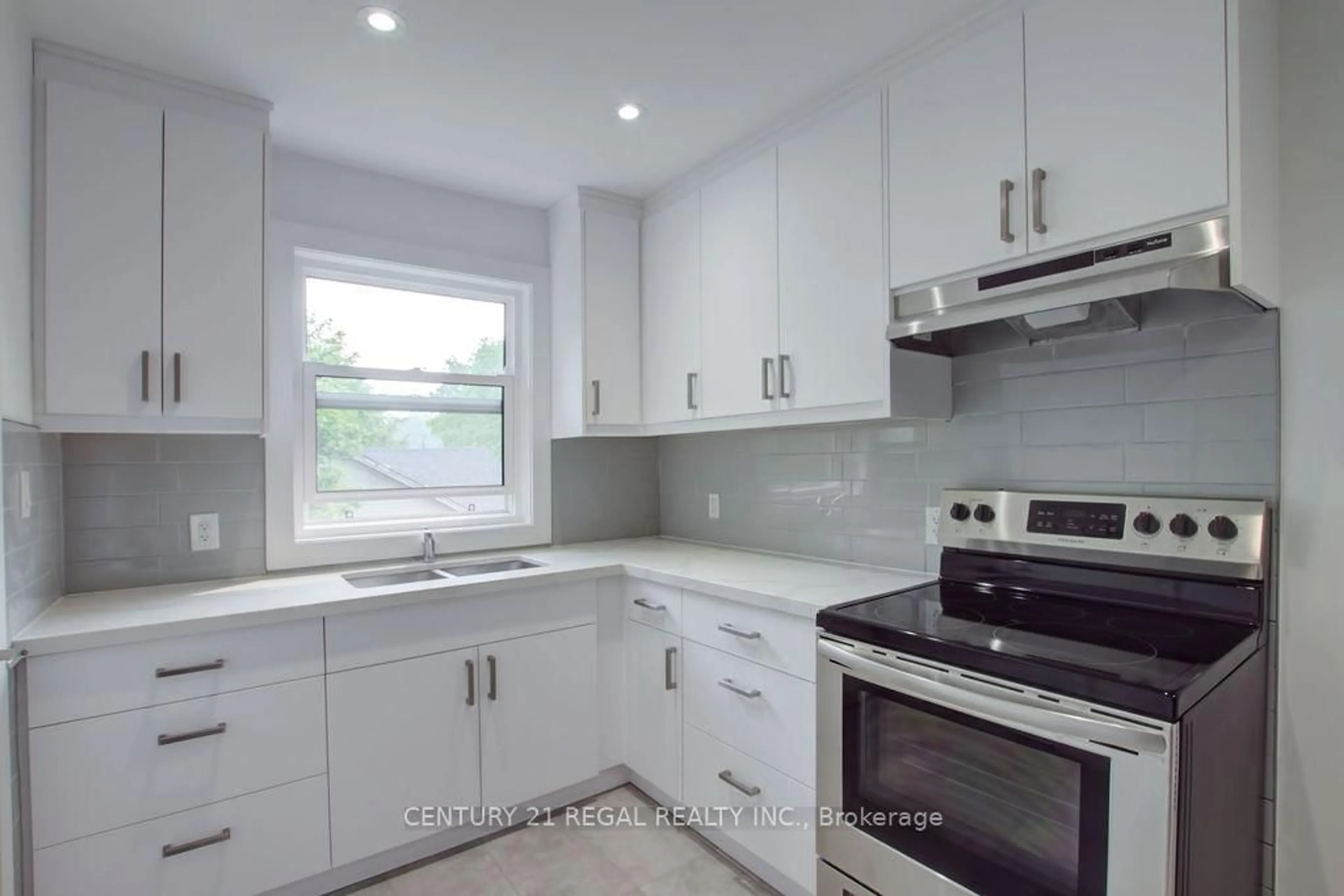 Standard kitchen, ceramic/tile floor for 2127 Harris Cres, Burlington Ontario L7R 1G4