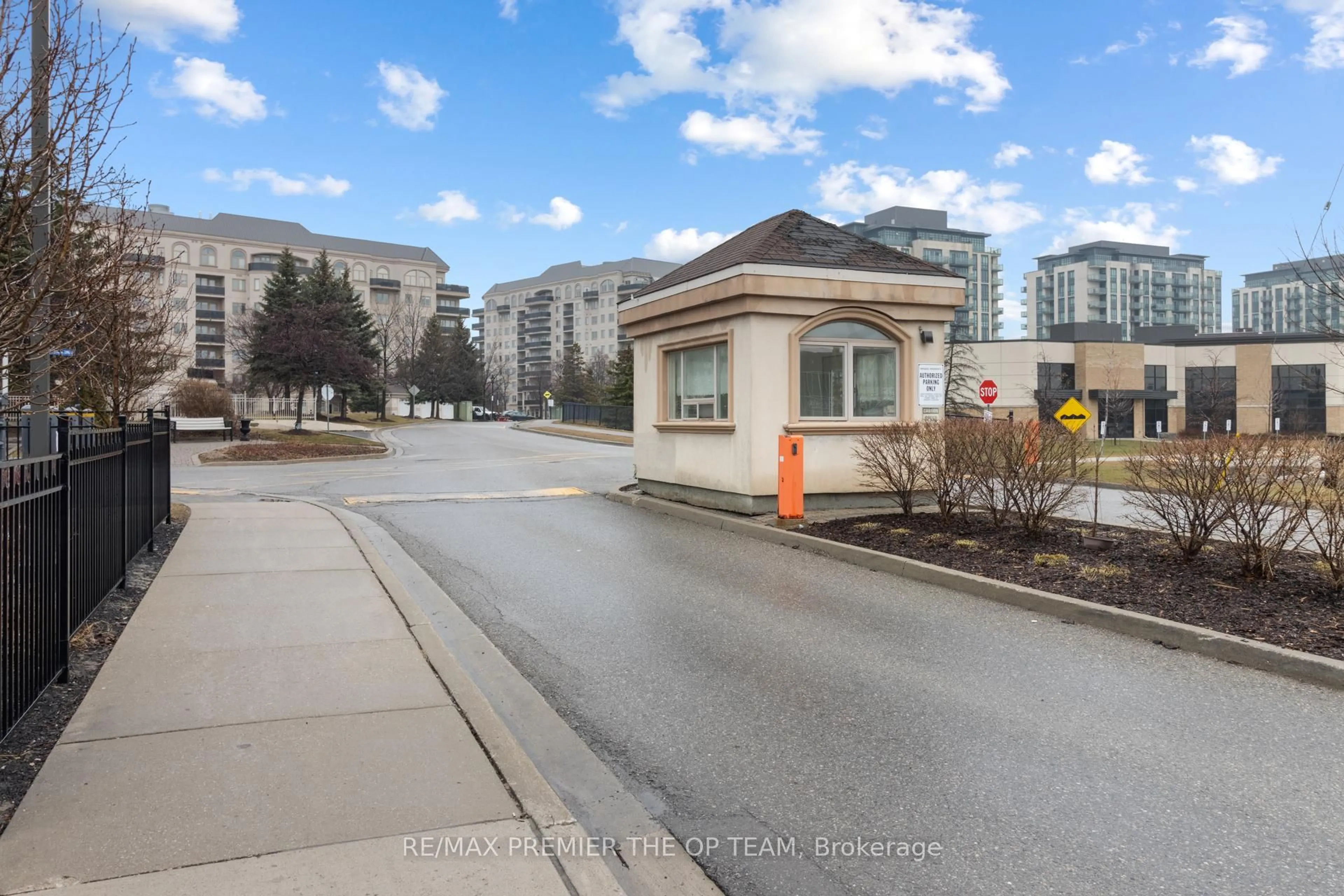 Unknown for 7 Dayspring Circ #403, Brampton Ontario L6P 1B8