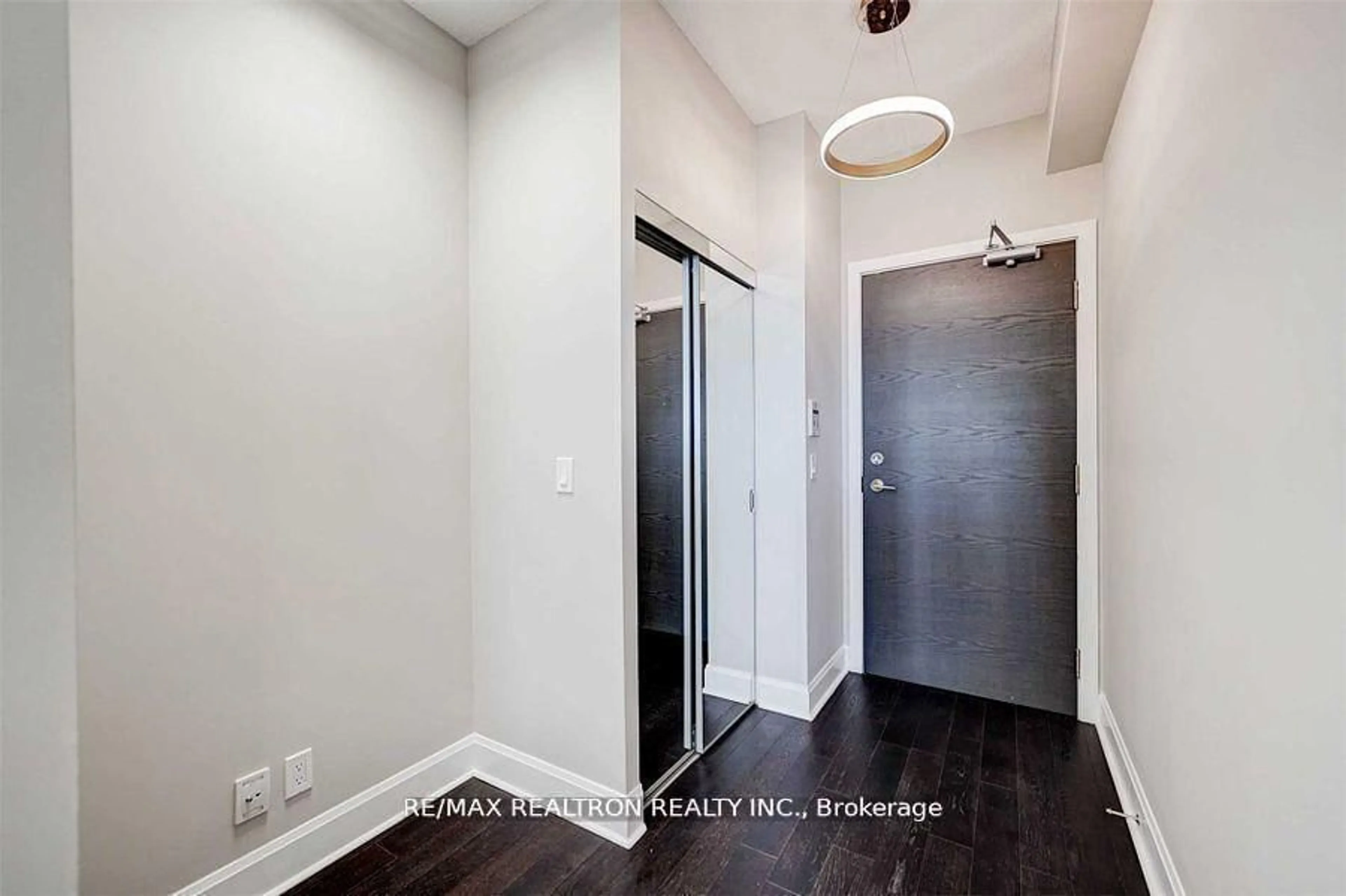 Indoor entryway for 33 Shore Breeze Dr #2501, Toronto Ontario M8V 0G1