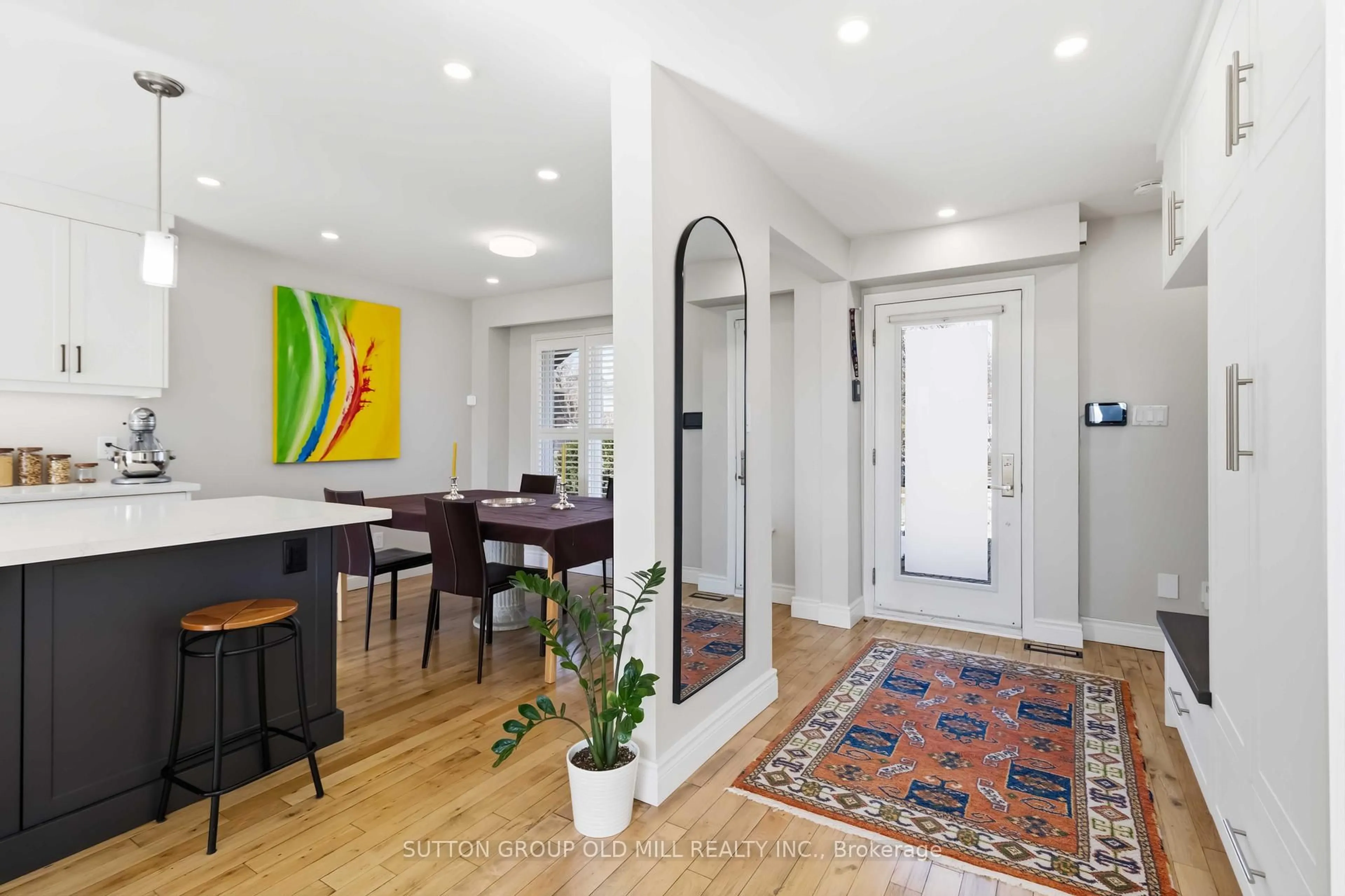 Indoor entryway for 2811 Constable Rd, Mississauga Ontario L5J 1W6