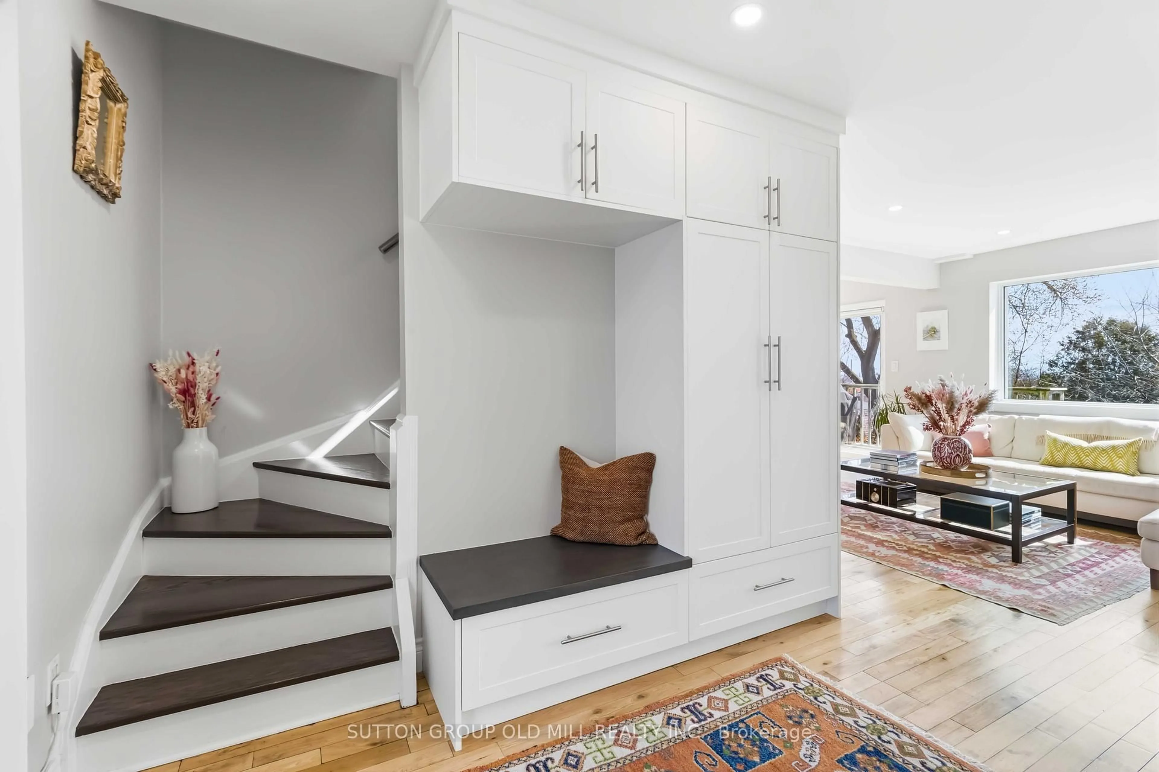 Indoor entryway for 2811 Constable Rd, Mississauga Ontario L5J 1W6