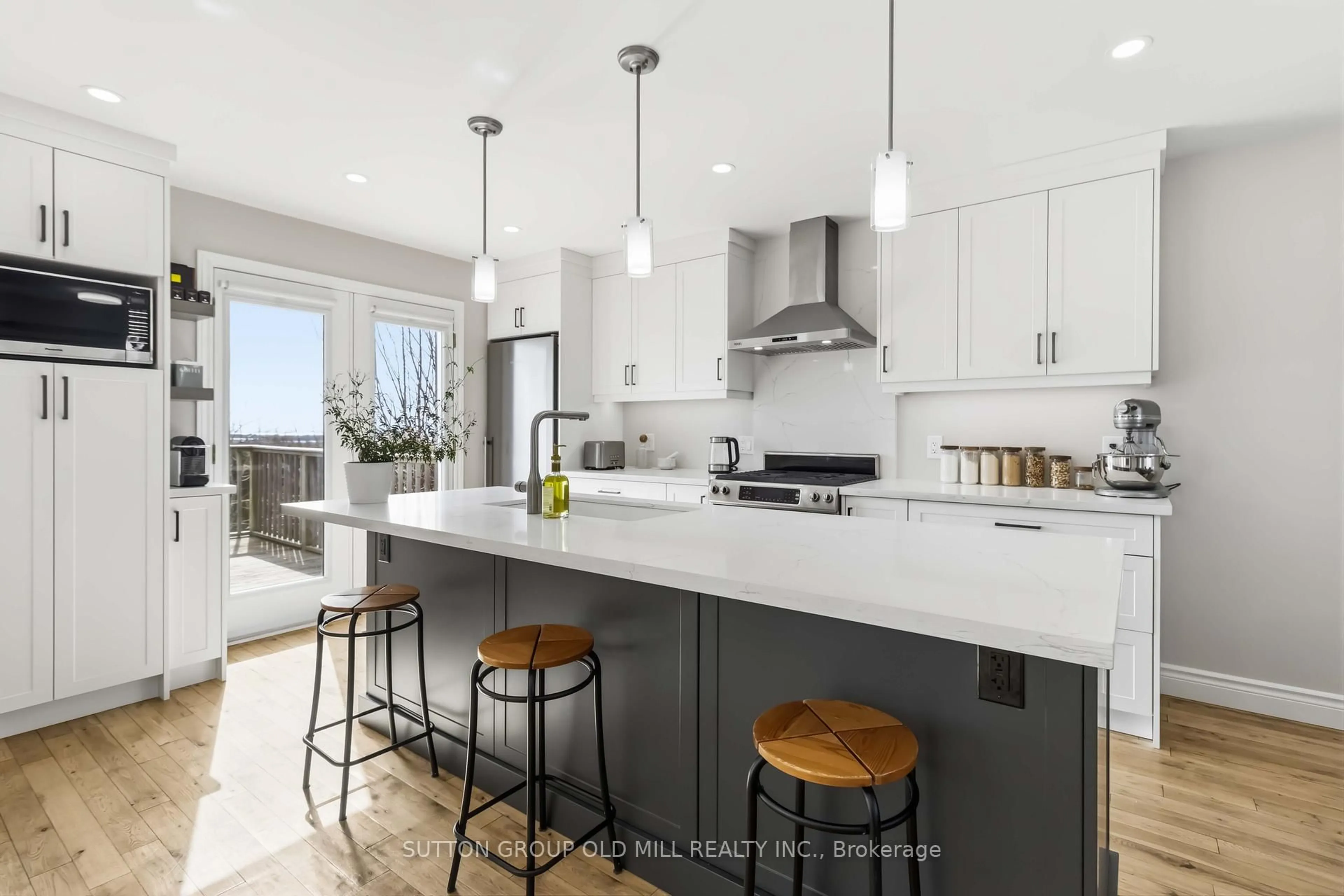 Open concept kitchen, unknown for 2811 Constable Rd, Mississauga Ontario L5J 1W6