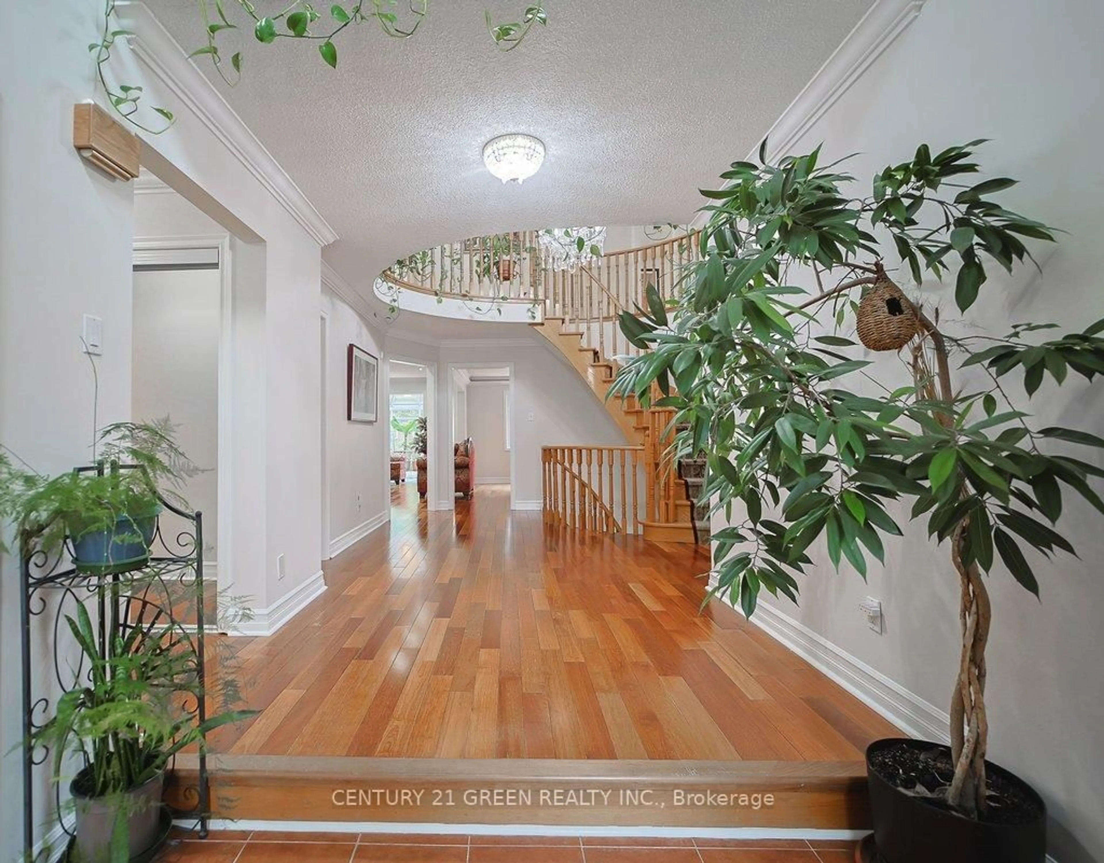 Indoor foyer for 4635 Beaufort Terr, Mississauga Ontario L5M 3J1