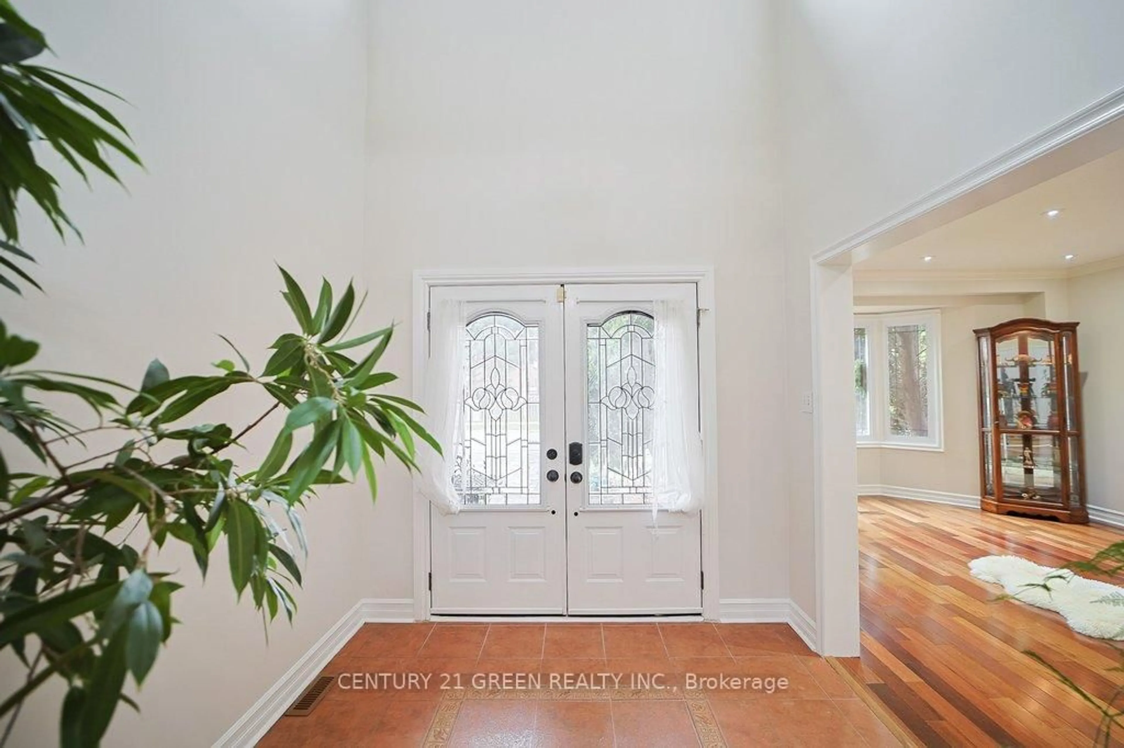 Indoor entryway for 4635 Beaufort Terr, Mississauga Ontario L5M 3J1