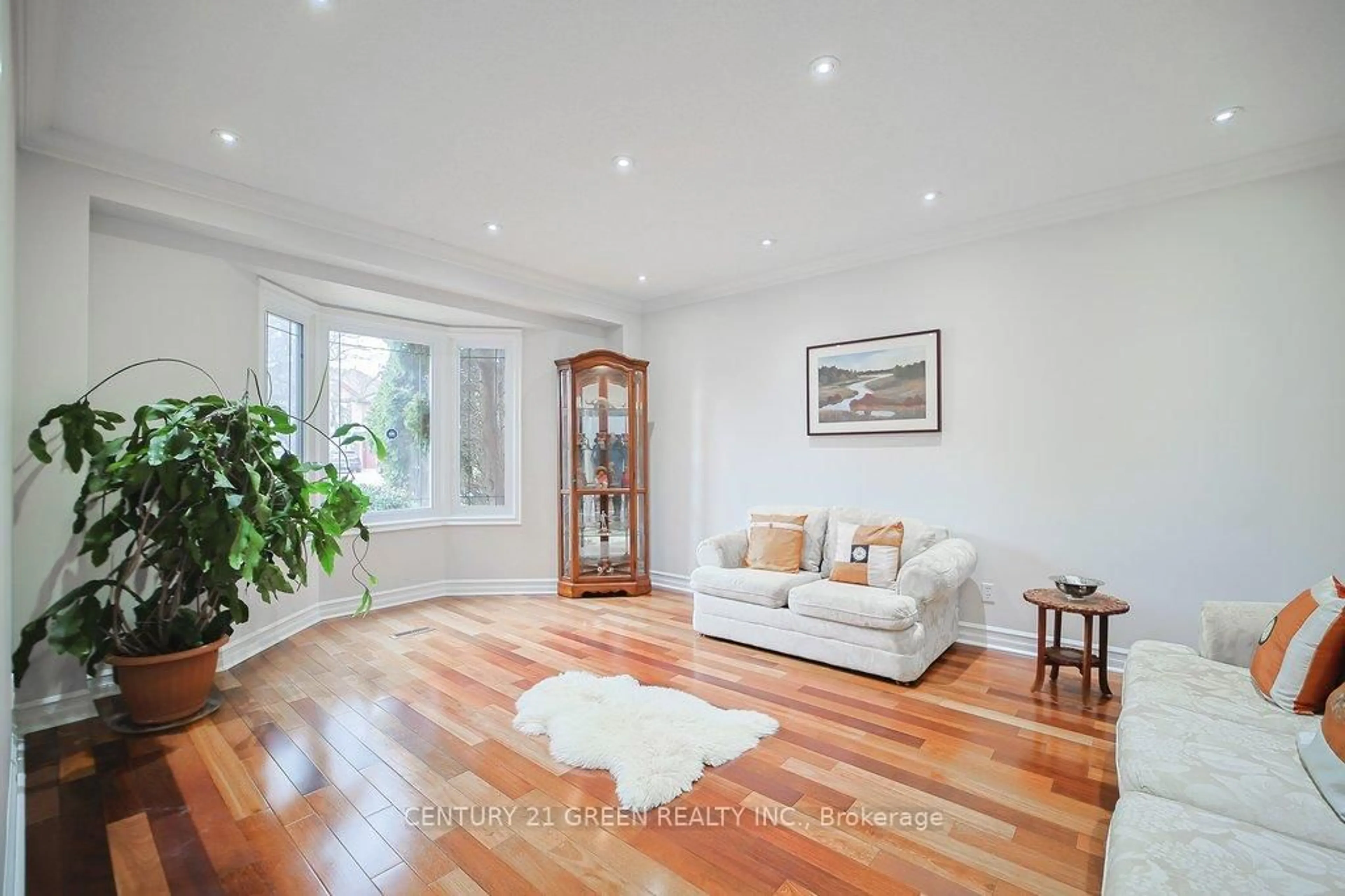 Living room with furniture, wood/laminate floor for 4635 Beaufort Terr, Mississauga Ontario L5M 3J1