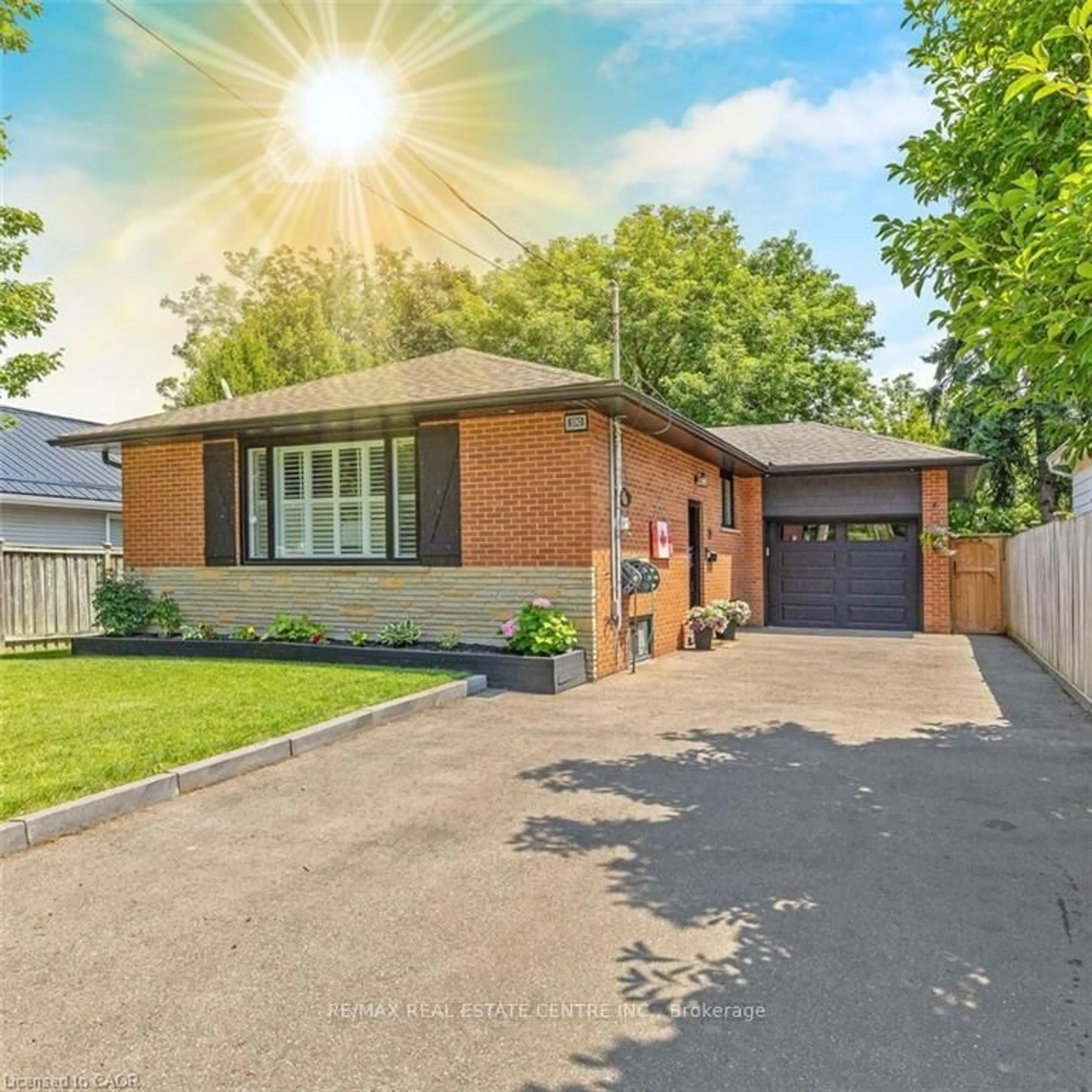 Home with brick exterior material, street for 390 Woodward Ave, Milton Ontario L9T 1V4