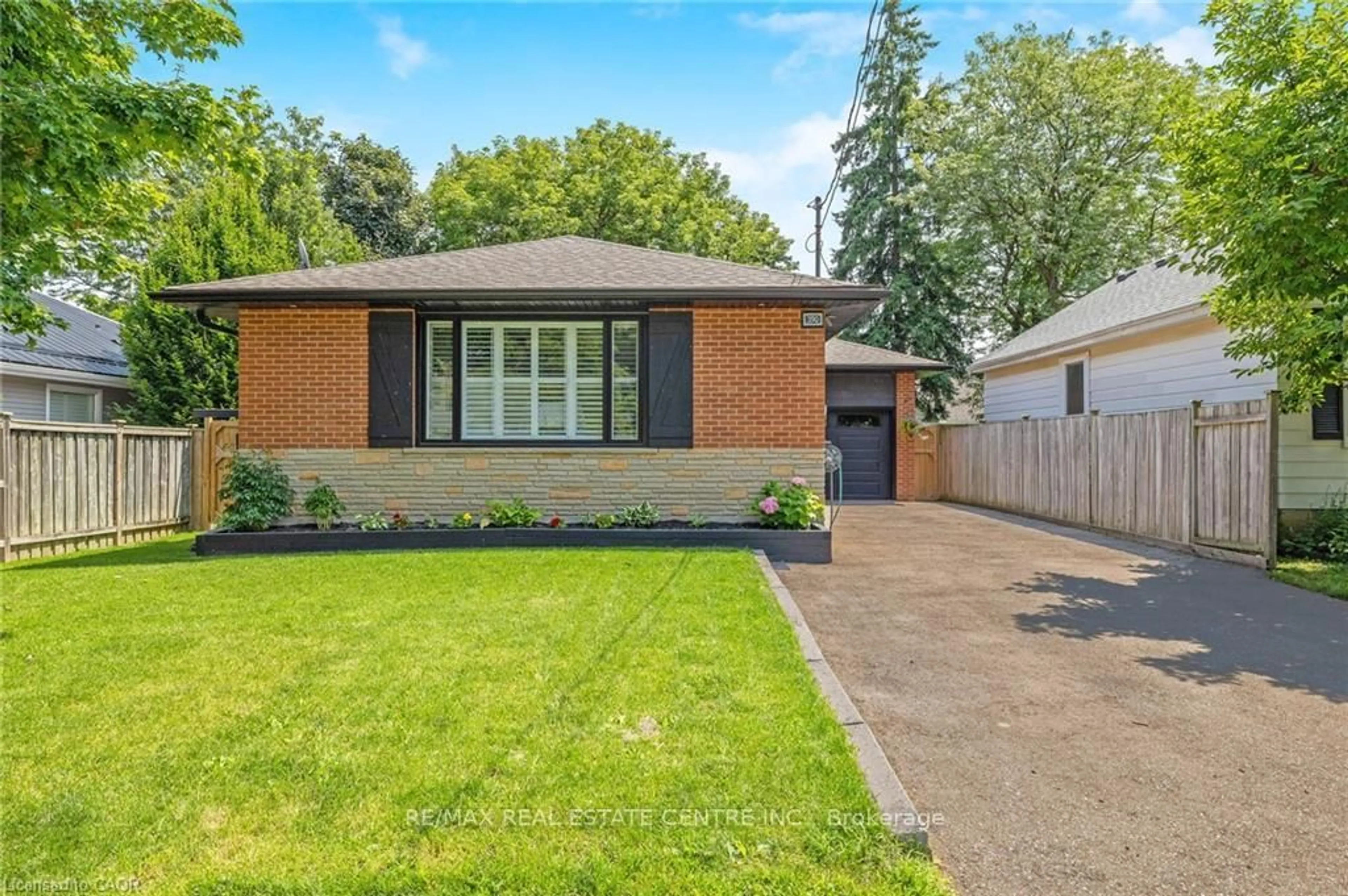 Home with brick exterior material, street for 390 Woodward Ave, Milton Ontario L9T 1V4