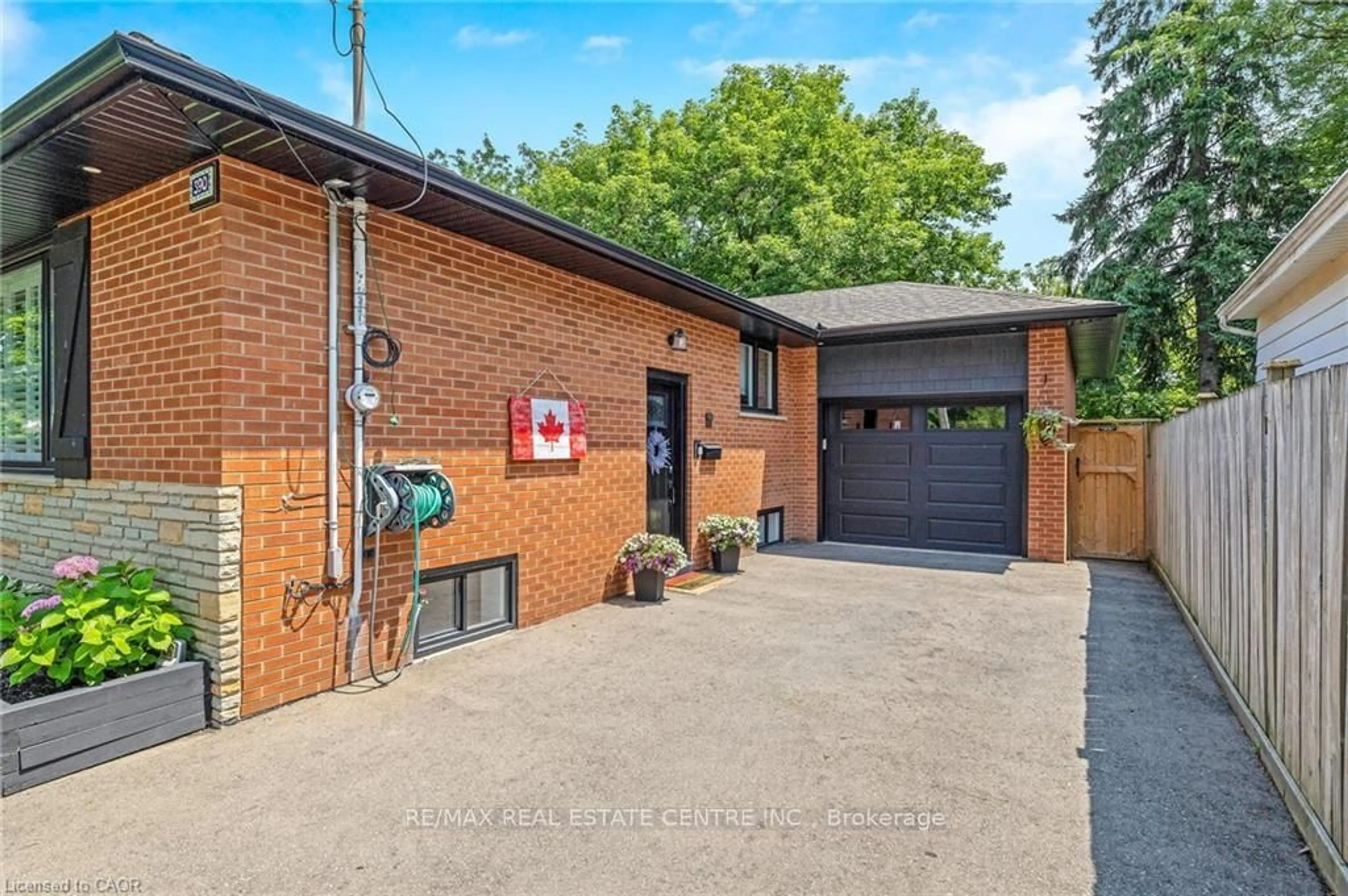 Home with brick exterior material, street for 390 Woodward Ave, Milton Ontario L9T 1V4